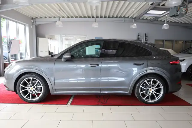 Porsche Cayenne view 2