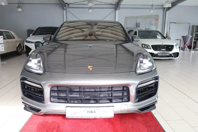 Porsche Cayenne view 10