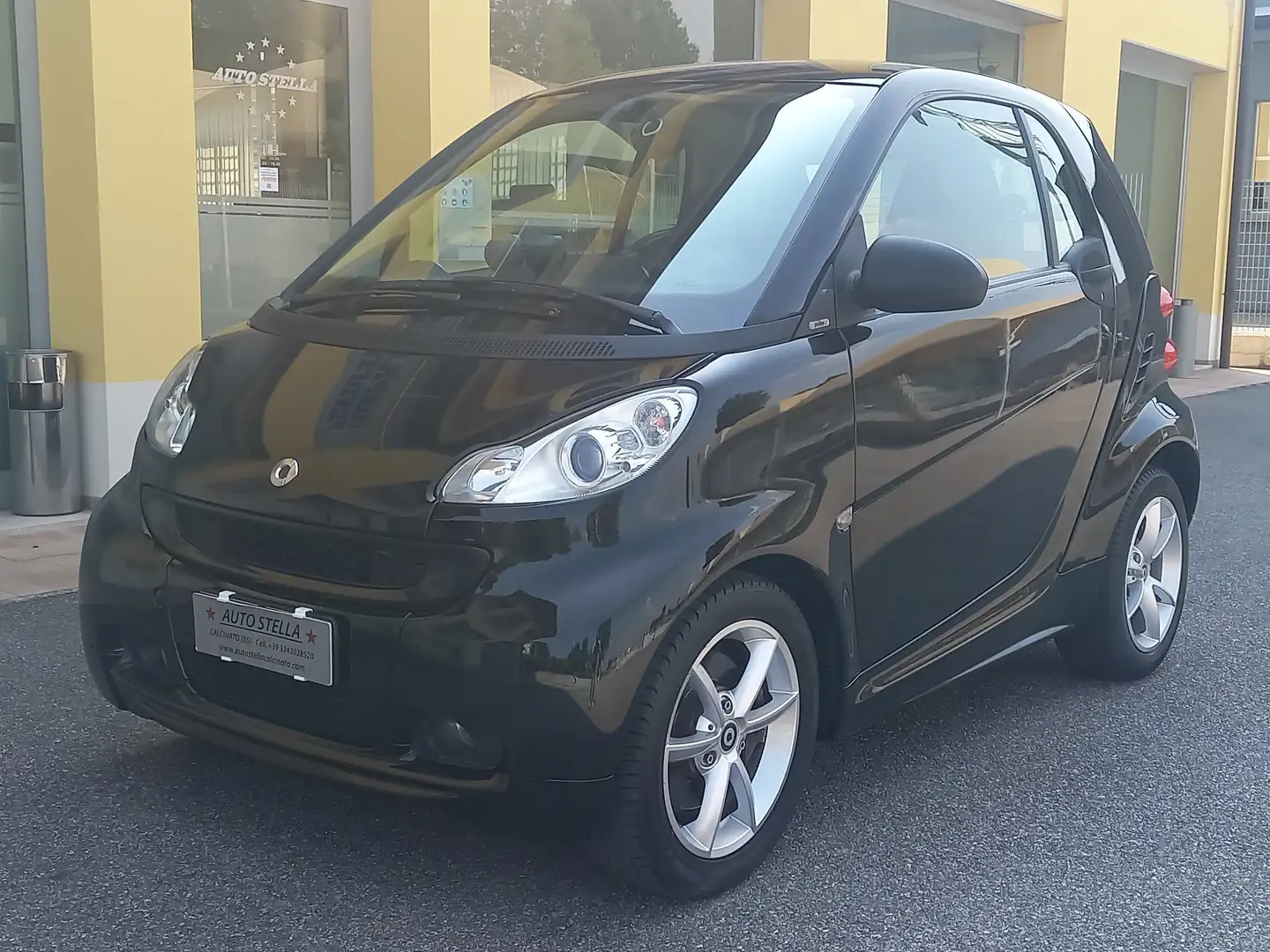 smart forTwo cc. 1.000 MHD Benzina Paddle al Volante Automatica Nero - 1