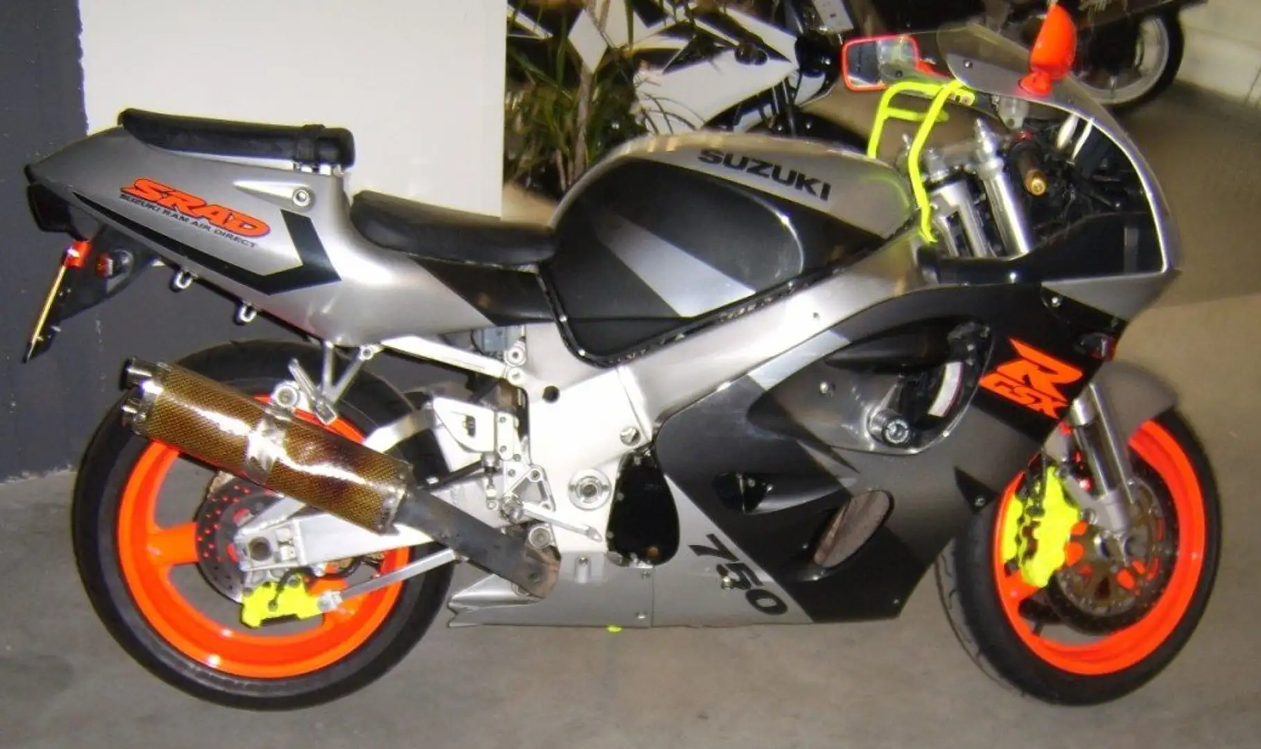 Suzuki GSX-R 750 - Motor staat/is getuned, komt van/uit Circuit... Argent - 1