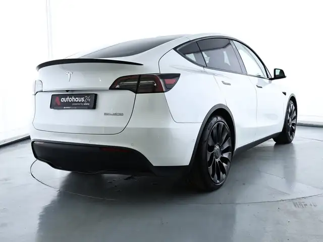 Tesla Model Y view 5