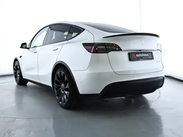 Tesla Model Y view 4
