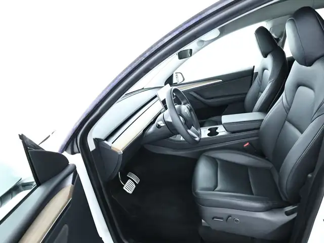 Tesla Model Y view 8