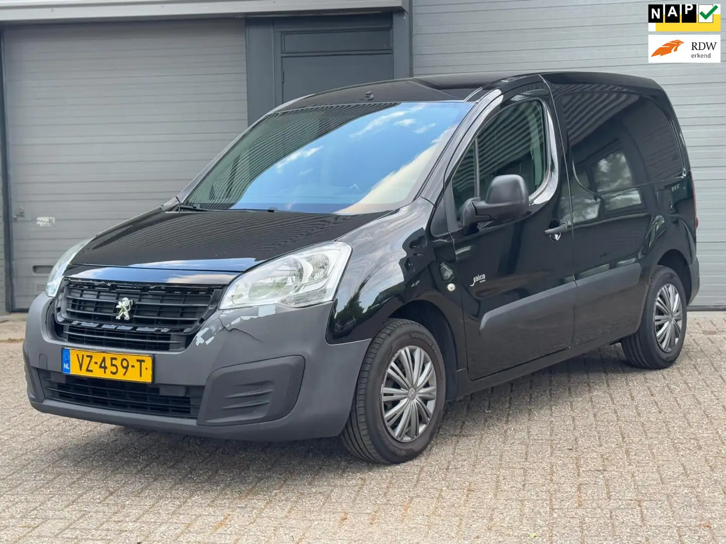 Peugeot Partner 120 1.6 BlueHDi 75 L1 XR Zwart - 1