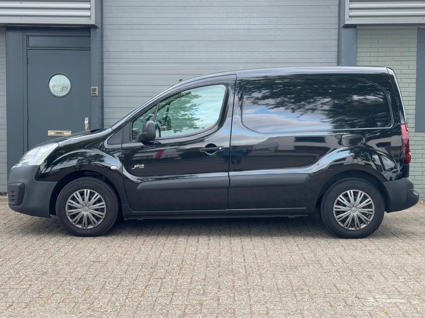 Peugeot Partner 120 1.6 BlueHDi 75 L1 XR Zwart - 2
