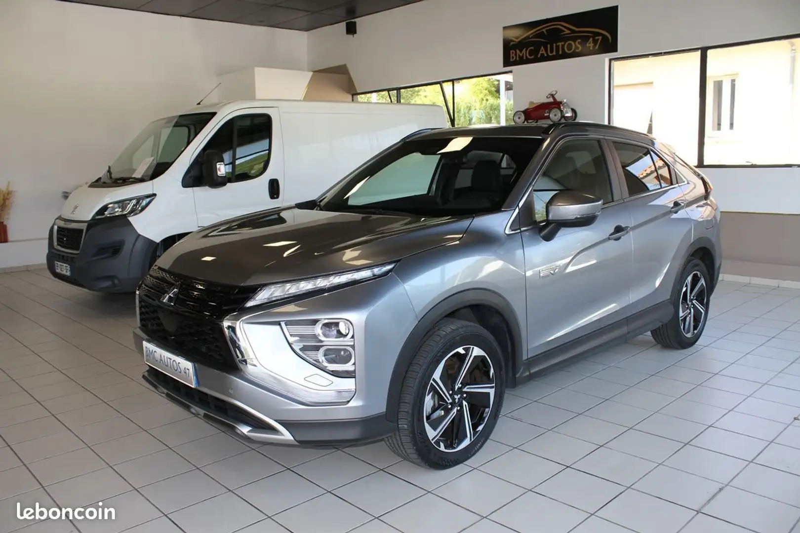 Mitsubishi Eclipse Cross 2.4 Mivec PHEV 188 ch Business 4WD 1er Main Gris - 1