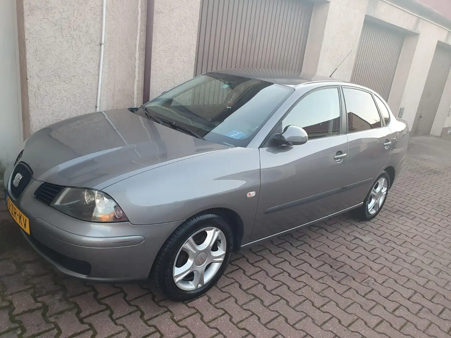 SEAT Cordoba Cordoba 1.6-16V 25 Edition Grau - 2