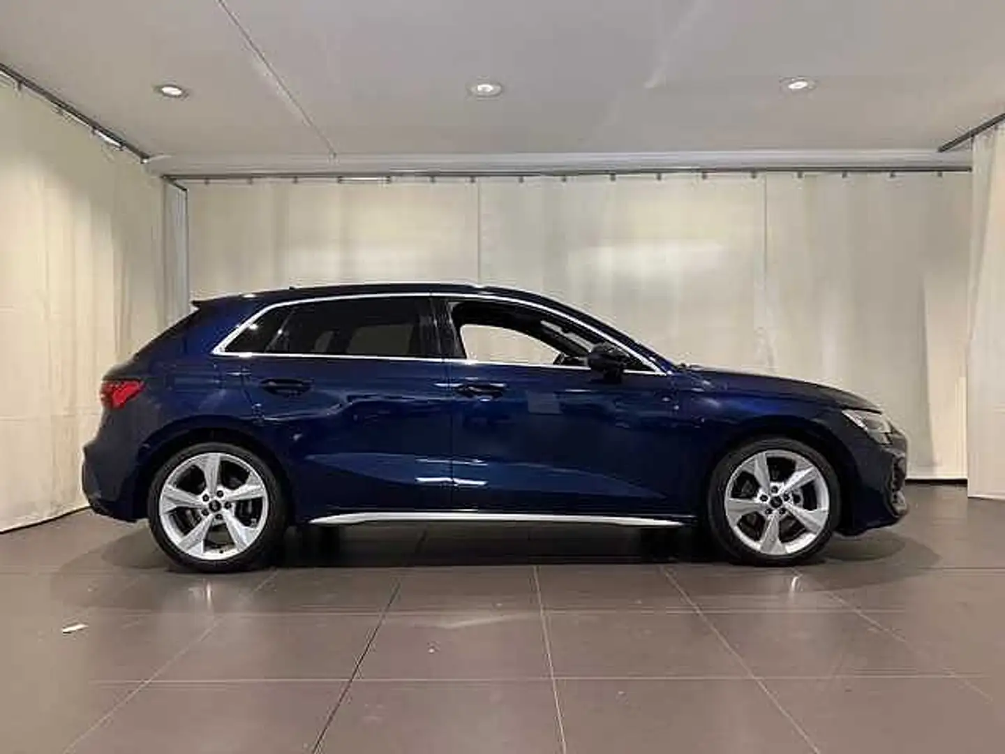 Audi A3 4ª serie SPB 35 TDI S tronic S line edition Blu/Azzurro - 2