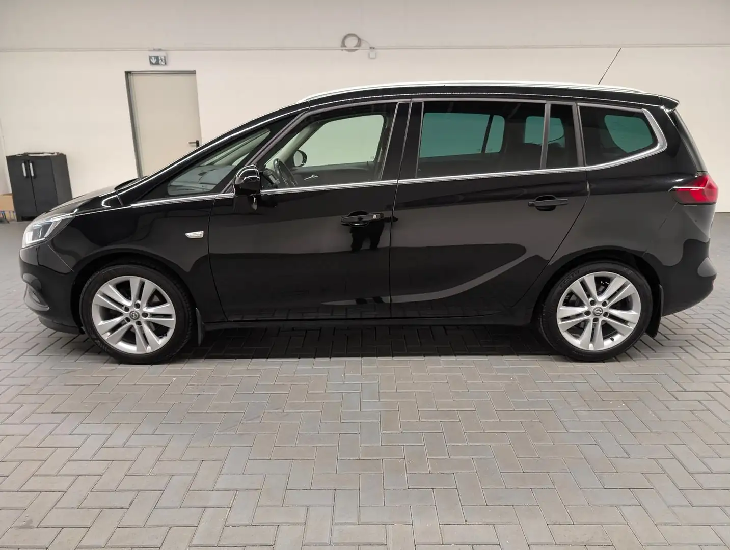Opel Zafira Tourer Zafira Innovation LED/Navi/AHK/SHZ/LHZ/Kam/18-LM Schwarz - 2