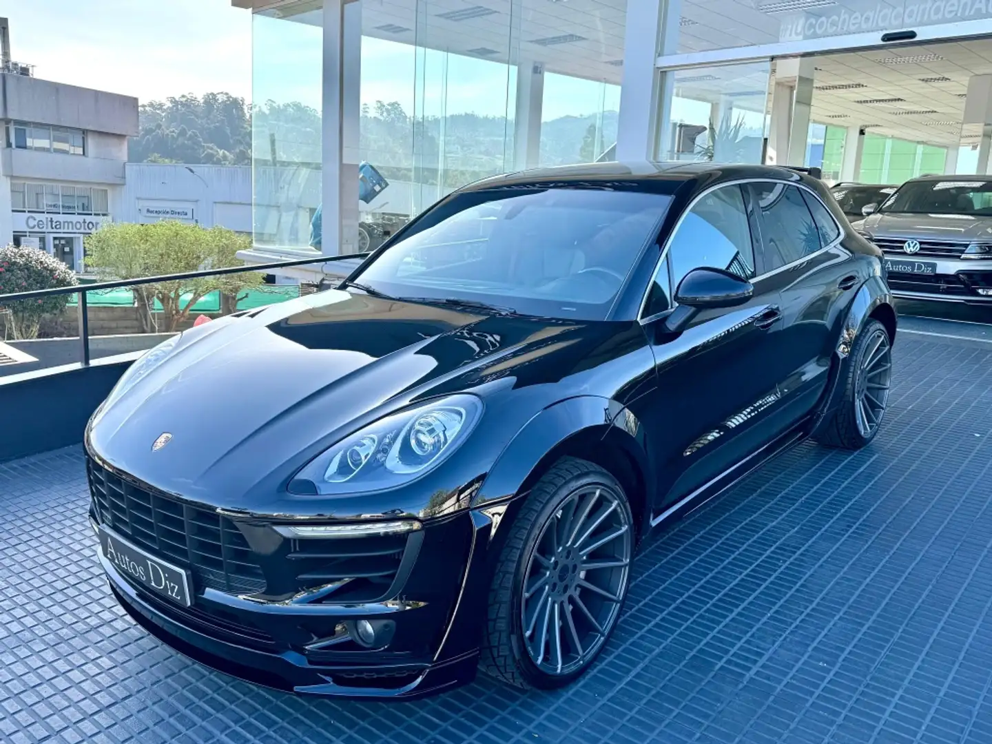 Porsche Macan S Aut. Schwarz - 2