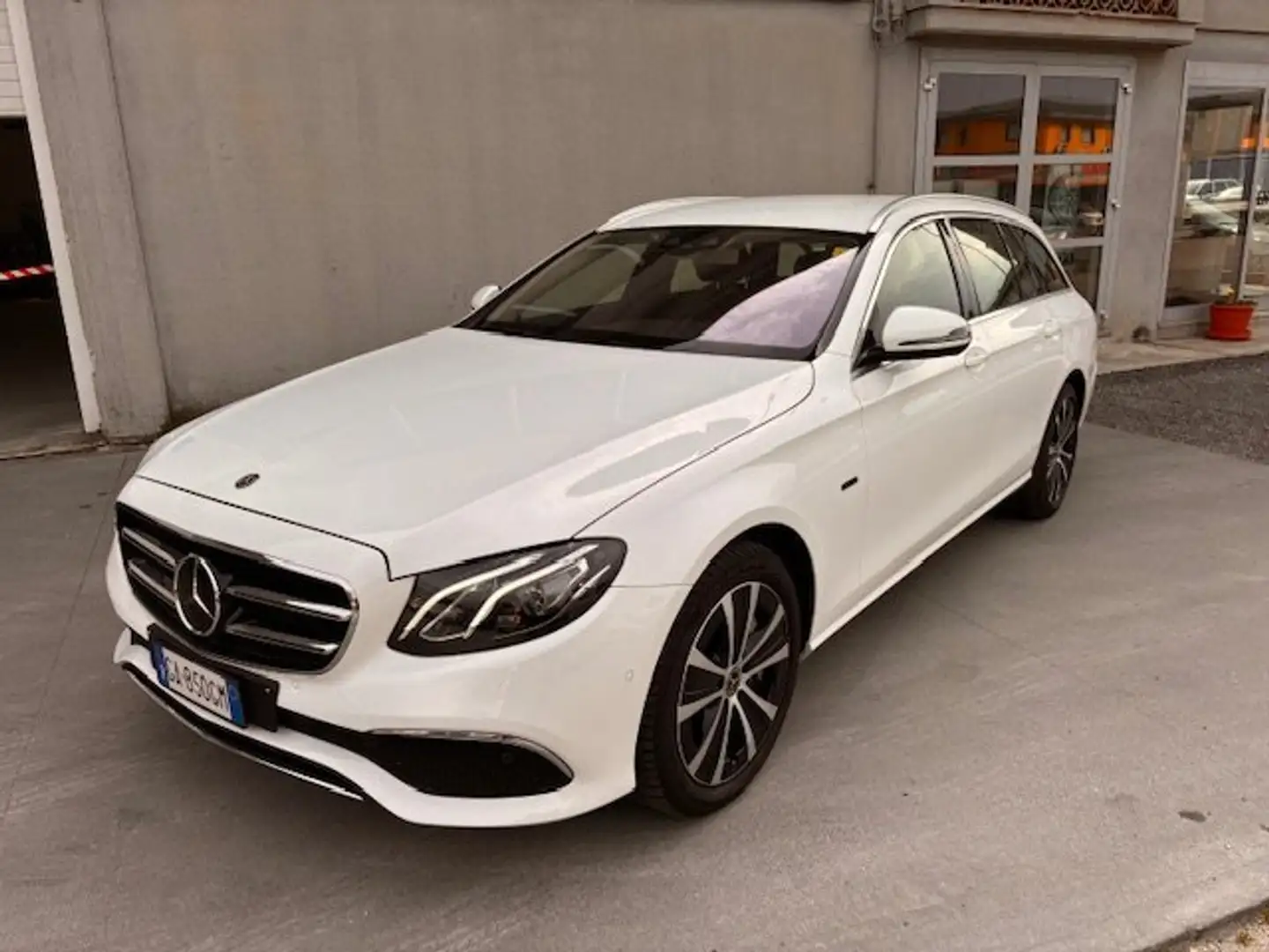 Mercedes-Benz E 300 SW de eq-power Sport auto Bianco - 1