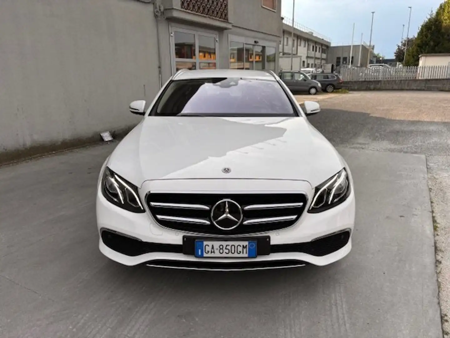 Mercedes-Benz E 300 SW de eq-power Sport auto Bianco - 2