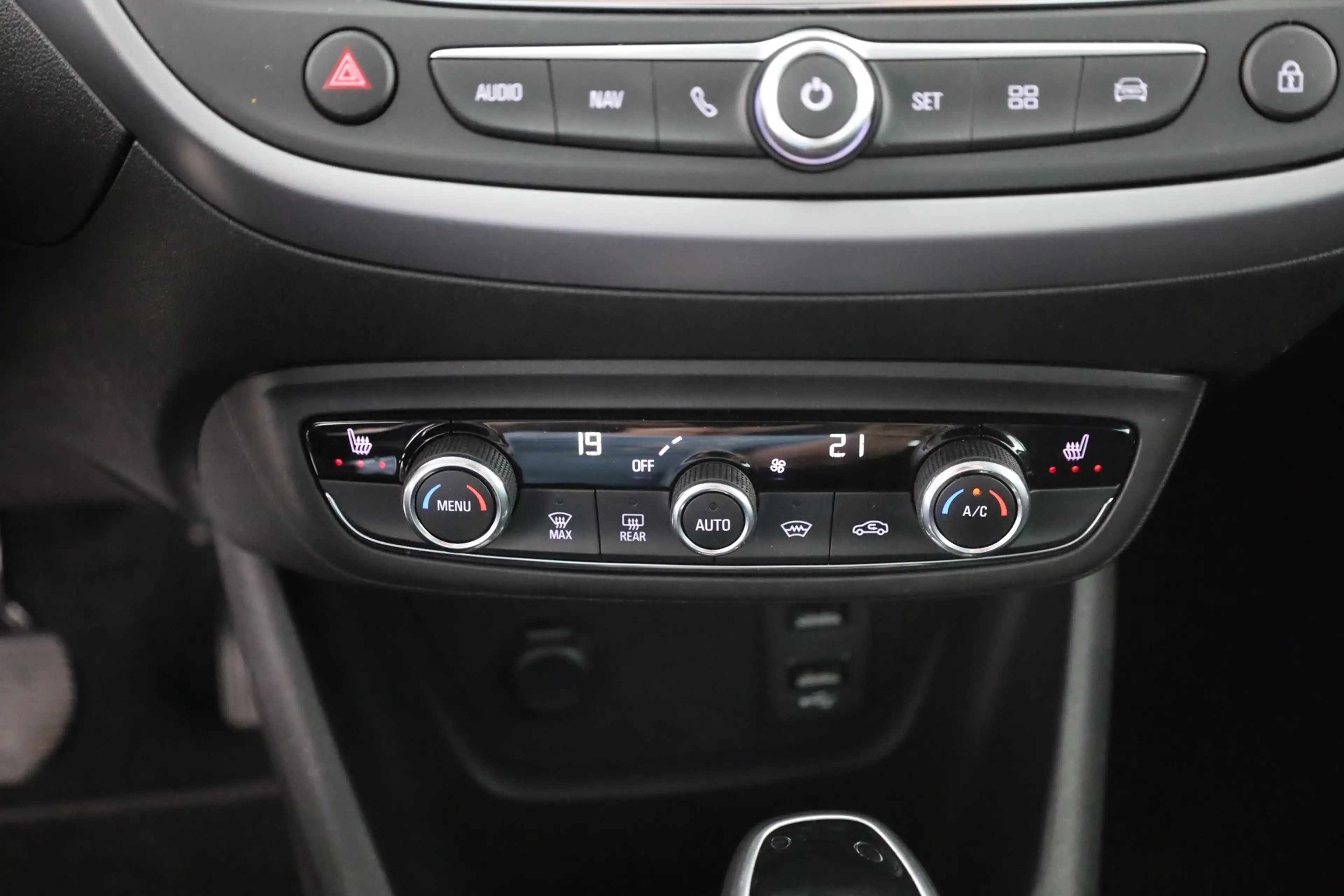 Opel Crossland 1.2 Edition LED Navi AHK Sitzheizung — photo 12