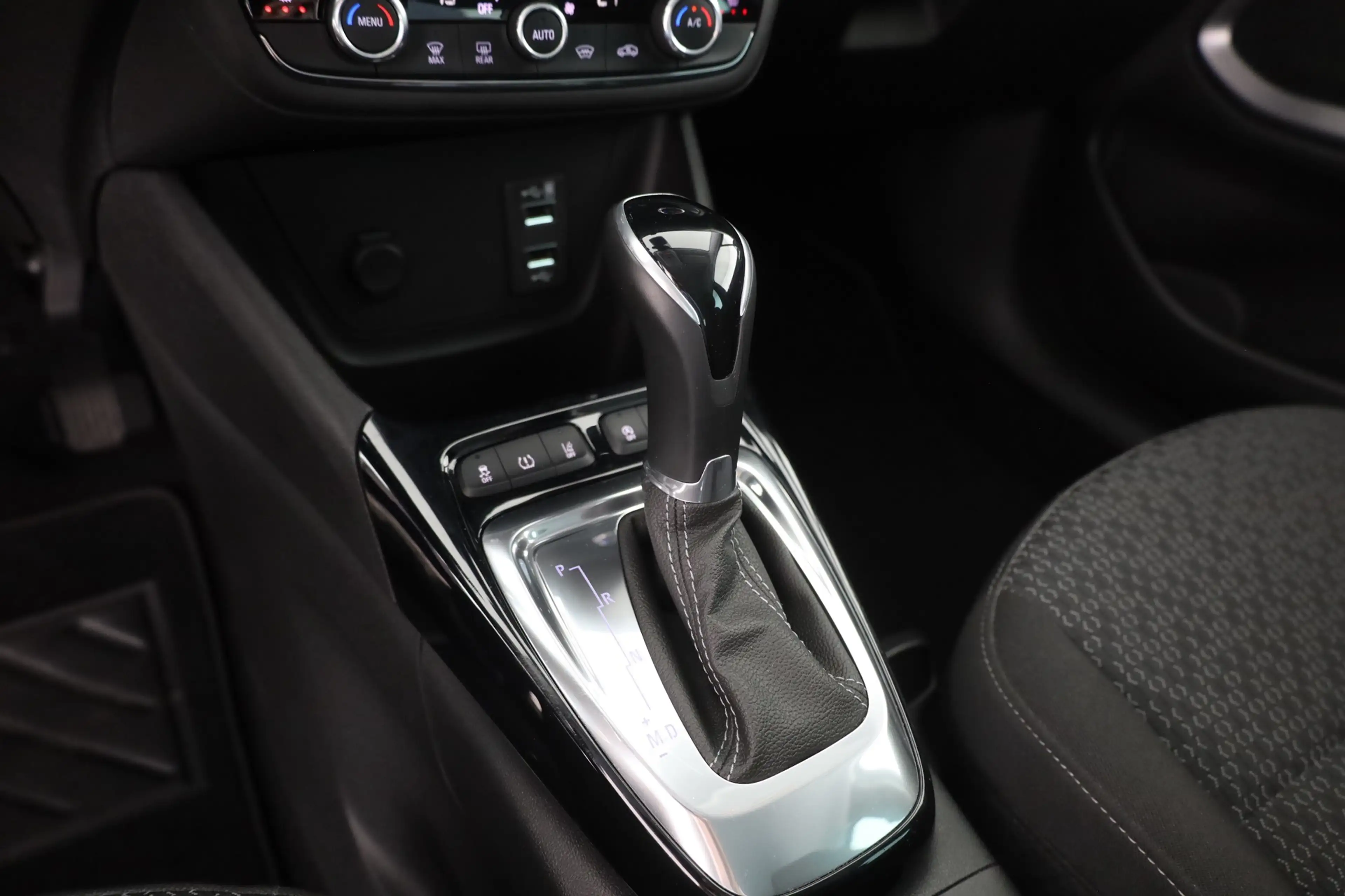 Opel Crossland 1.2 Edition LED Navi AHK Sitzheizung — photo 13