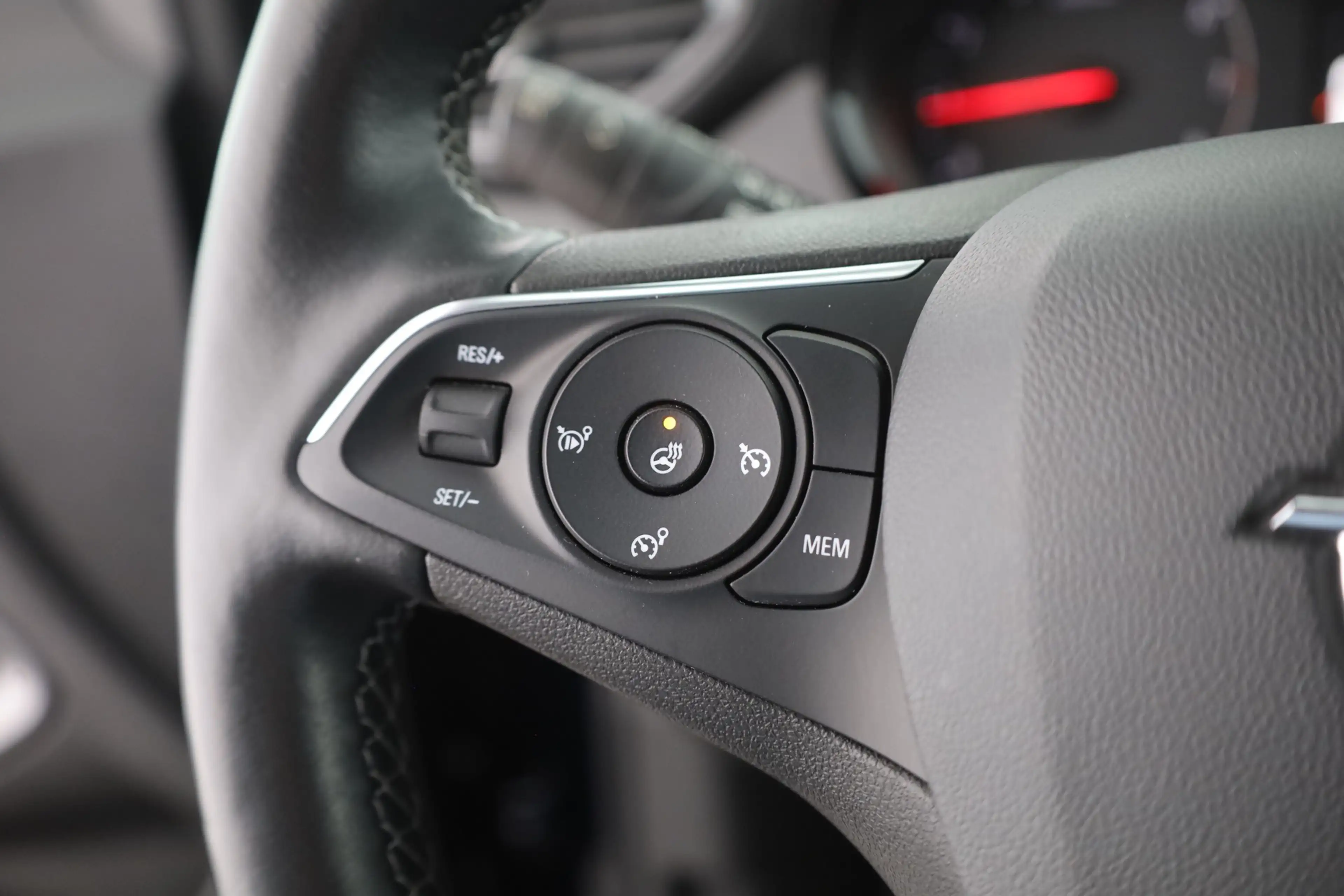 Opel Crossland 1.2 Edition LED Navi AHK Sitzheizung — photo 15