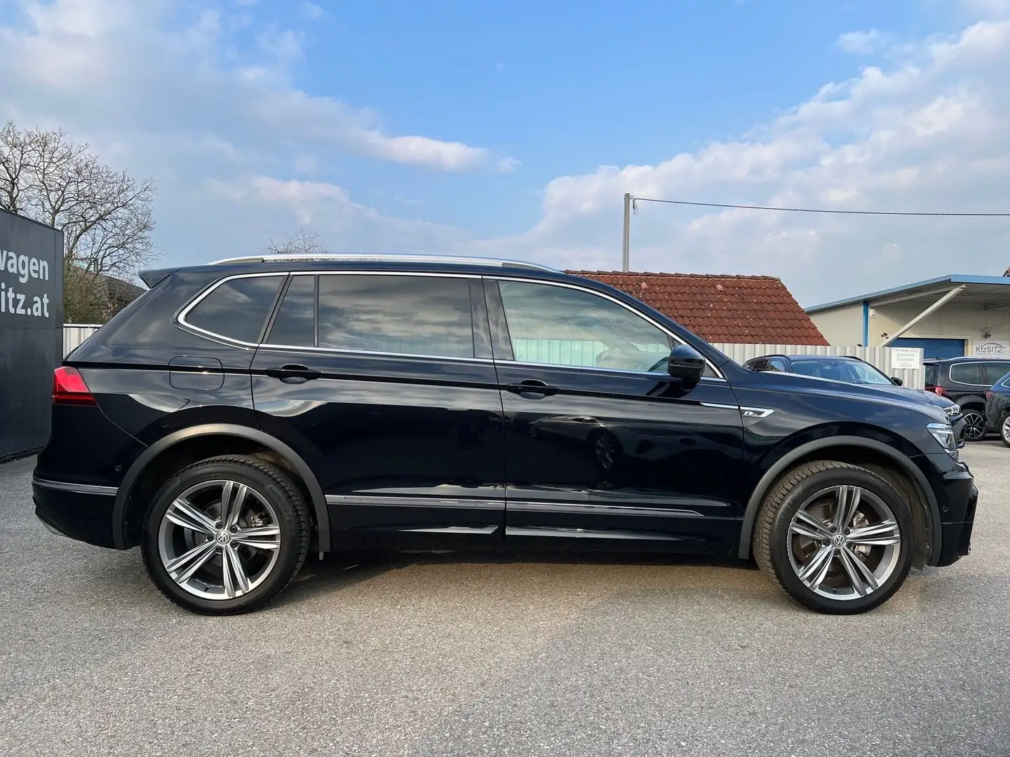 Volkswagen Tiguan 2,0 TDI Allspace R-line | VIRTUAL*AHK*PANO Schwarz - 2