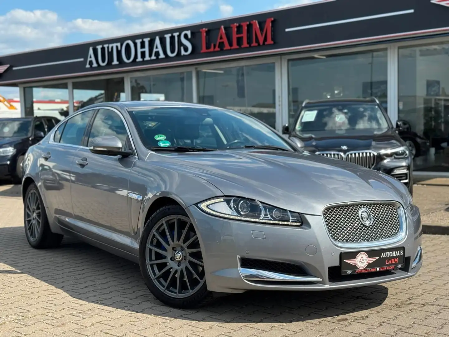 Jaguar XF 2.0 Turbo Auto.*LED*NAVI*19-ZOLL*KAMERA* Grau - 1