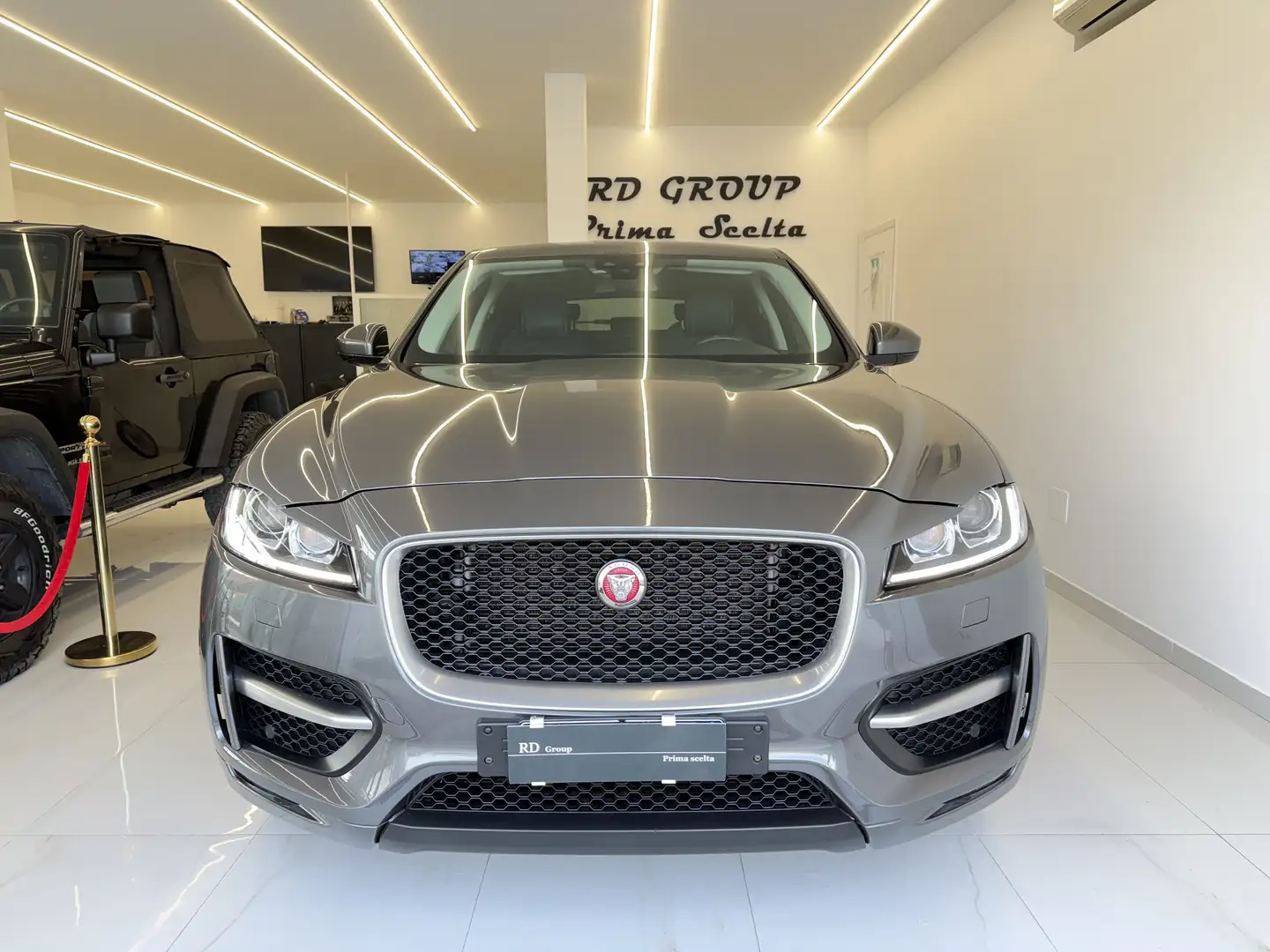 Jaguar F-Pace 2.0d i4 R-Sport awd 240cv automatica iva esposta Grijs - 2