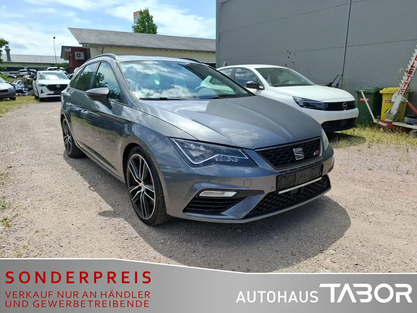 SEAT Leon ST 2.0 TSI Cupra 300 DSG Leder Nav Pano ACC Gris - 2