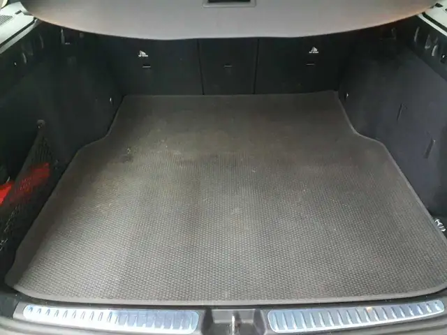 Mercedes-Benz C-Class view 15