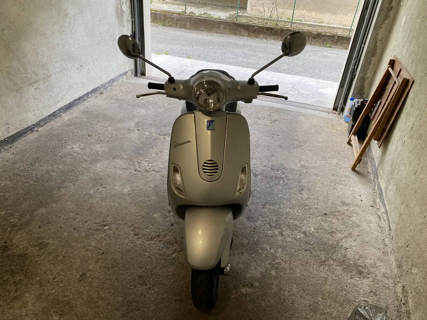 Vespa LX 125 Gri - 2