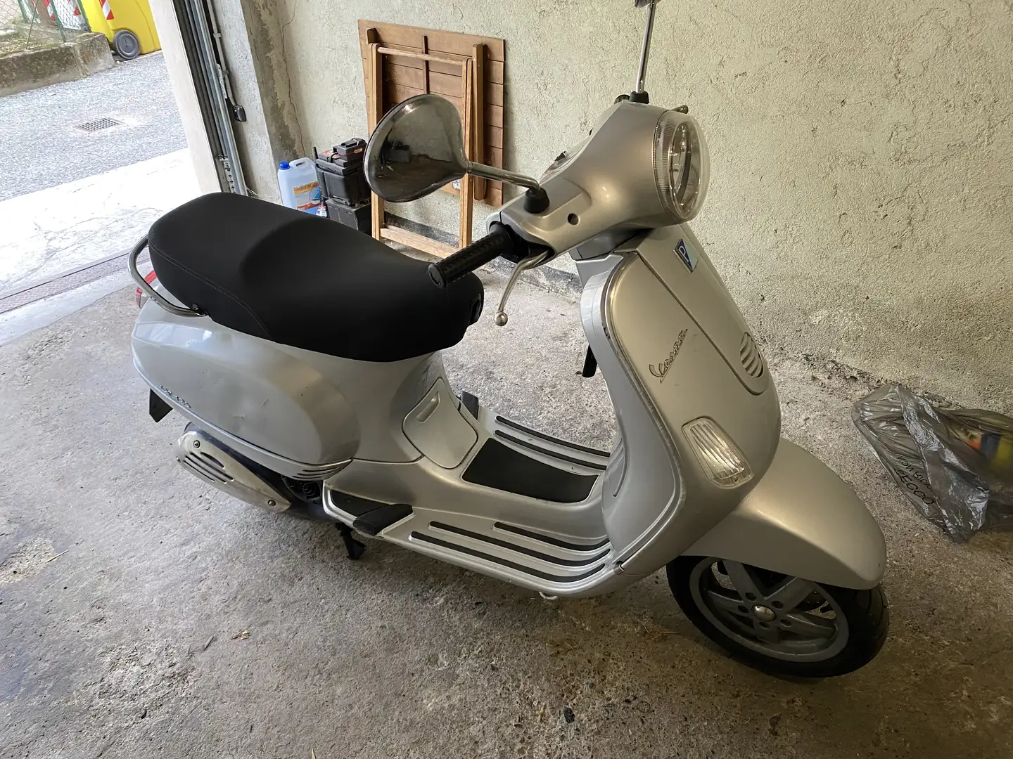 Vespa LX 125 Gri - 1