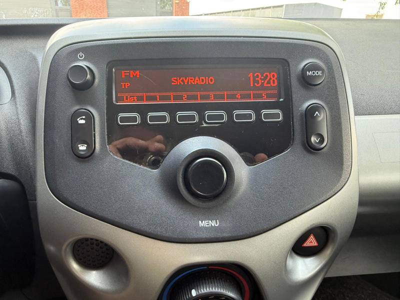 Toyota Aygo 1.0 VVT-i x-play/5D/bleutooth/Cruise — photo 17