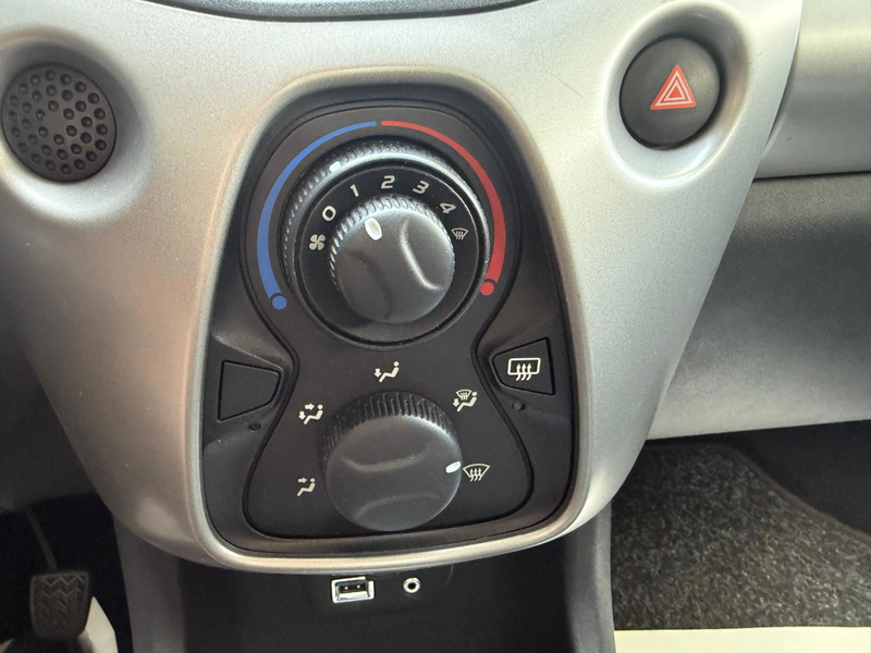 Toyota Aygo 1.0 VVT-i x-play/5D/bleutooth/Cruise — photo 20