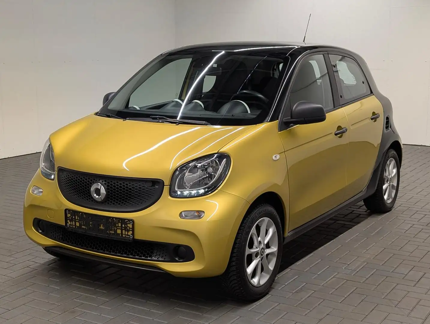 smart forFour Forfour Klimaaut./SHZ/GRA/ZV/BT/USB/LMF15Zoll - 1