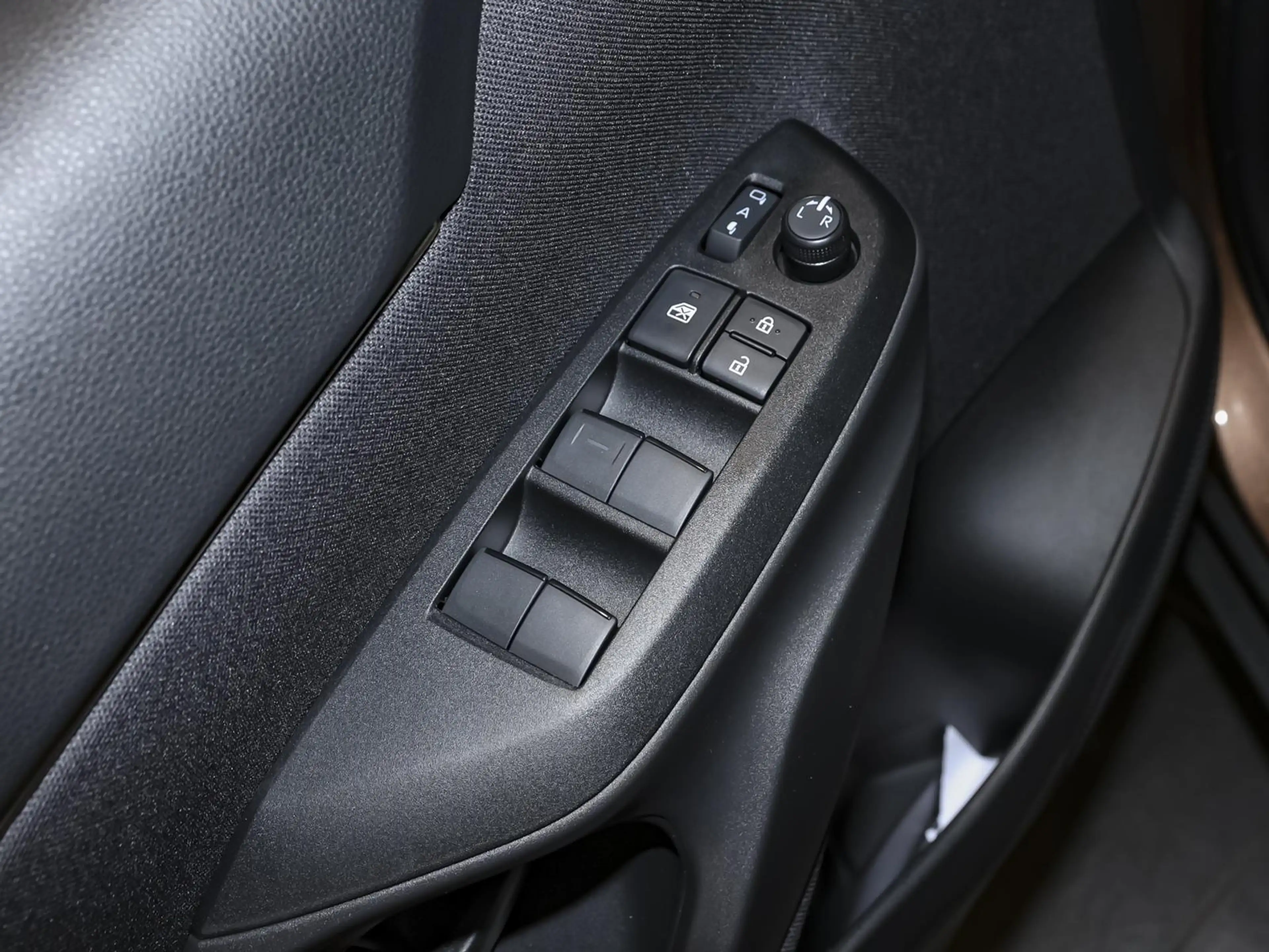 Toyota Yaris Cross Lounge 1.5 Hybrid Premium-P. NAVI — photo 11