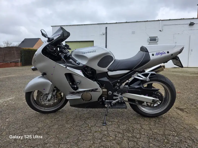 Kawasaki Ninja ZX-12R - foto 3