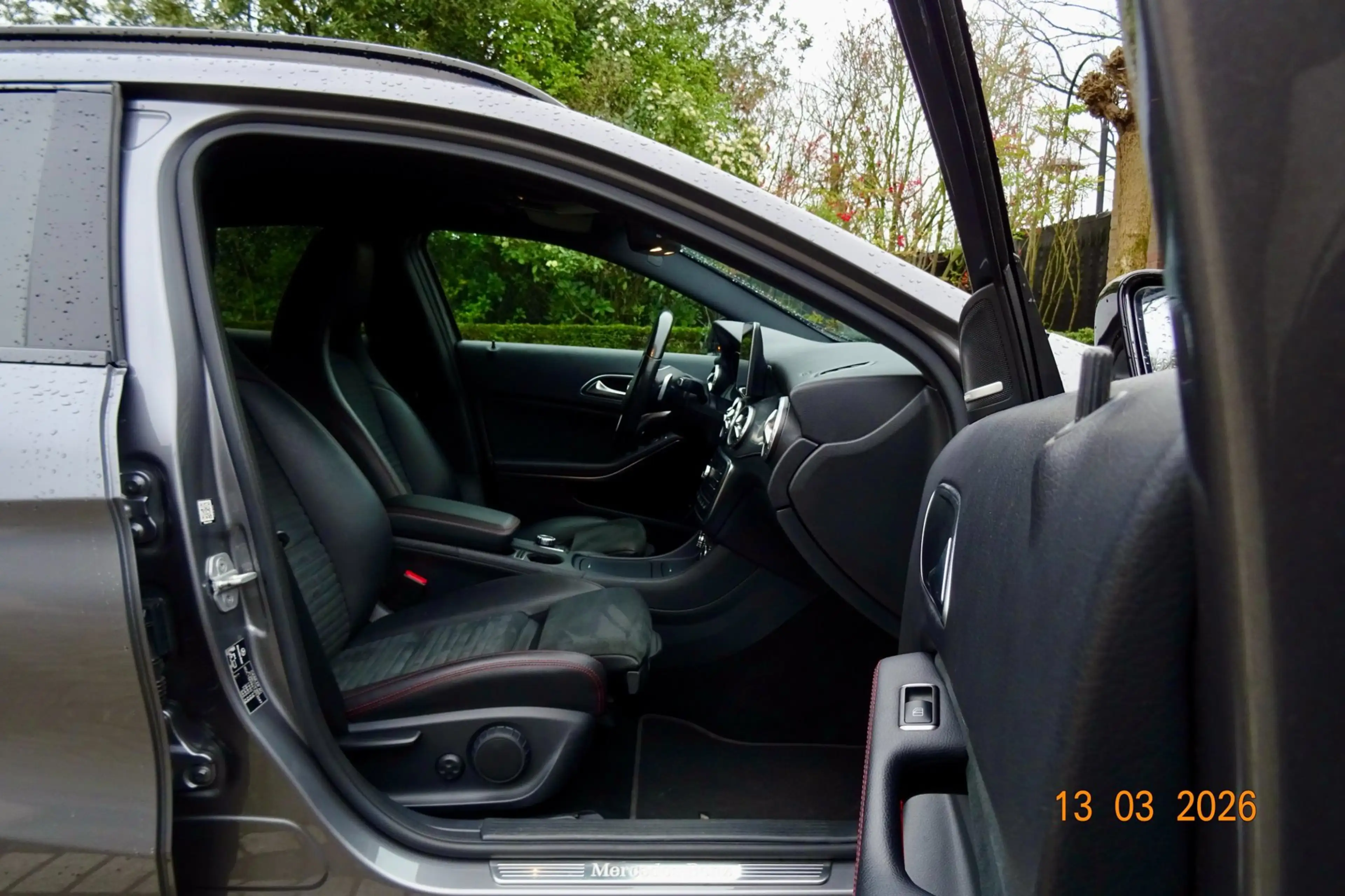 Mercedes-Benz GLA 250 4Matic /// AMG - Edition 1 /// Alcantra/Leer / Dea — photo 14