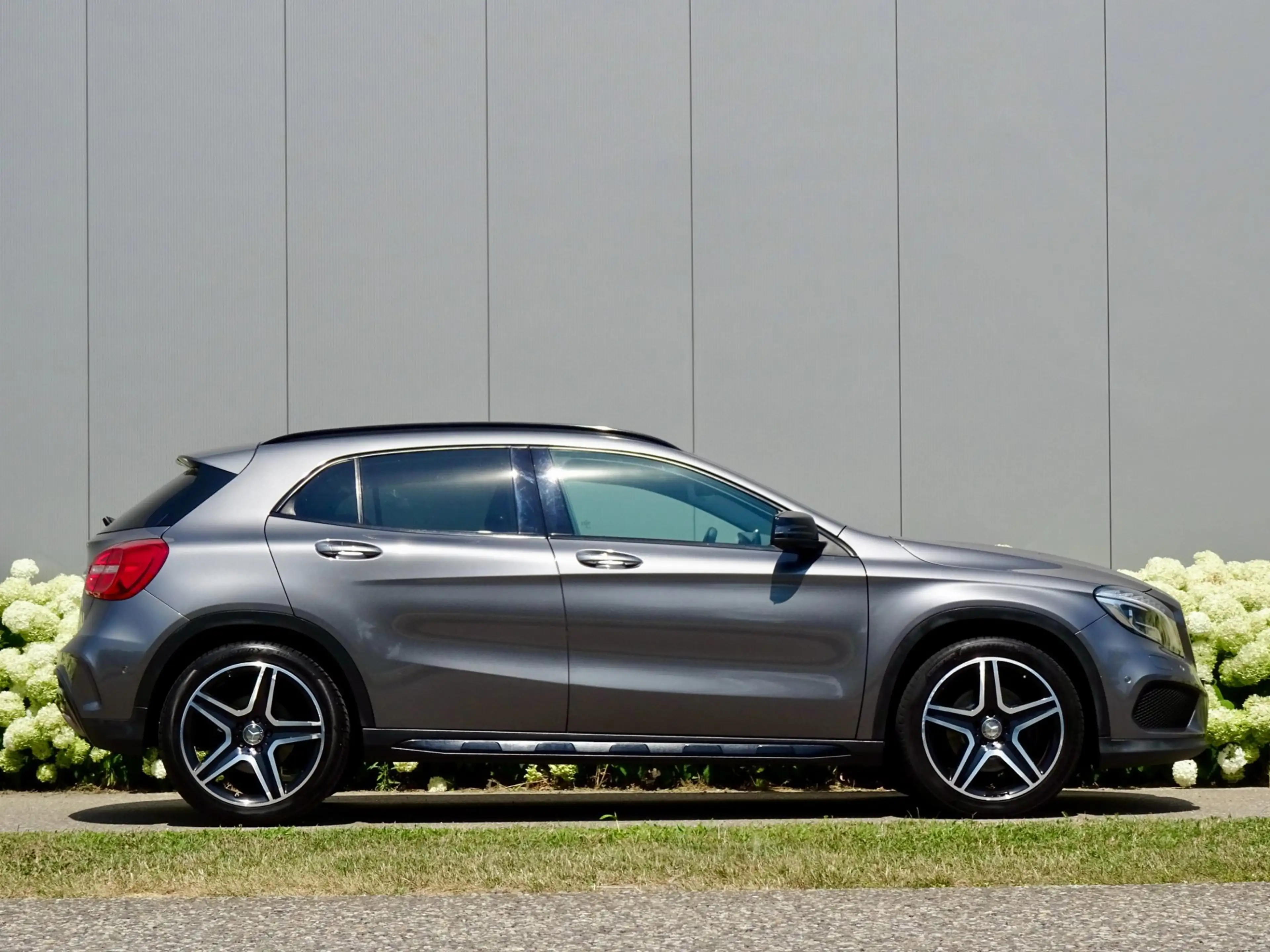 Mercedes-Benz GLA 250 4Matic /// AMG - Edition 1 /// Alcantra/Leer / Dea — photo 8