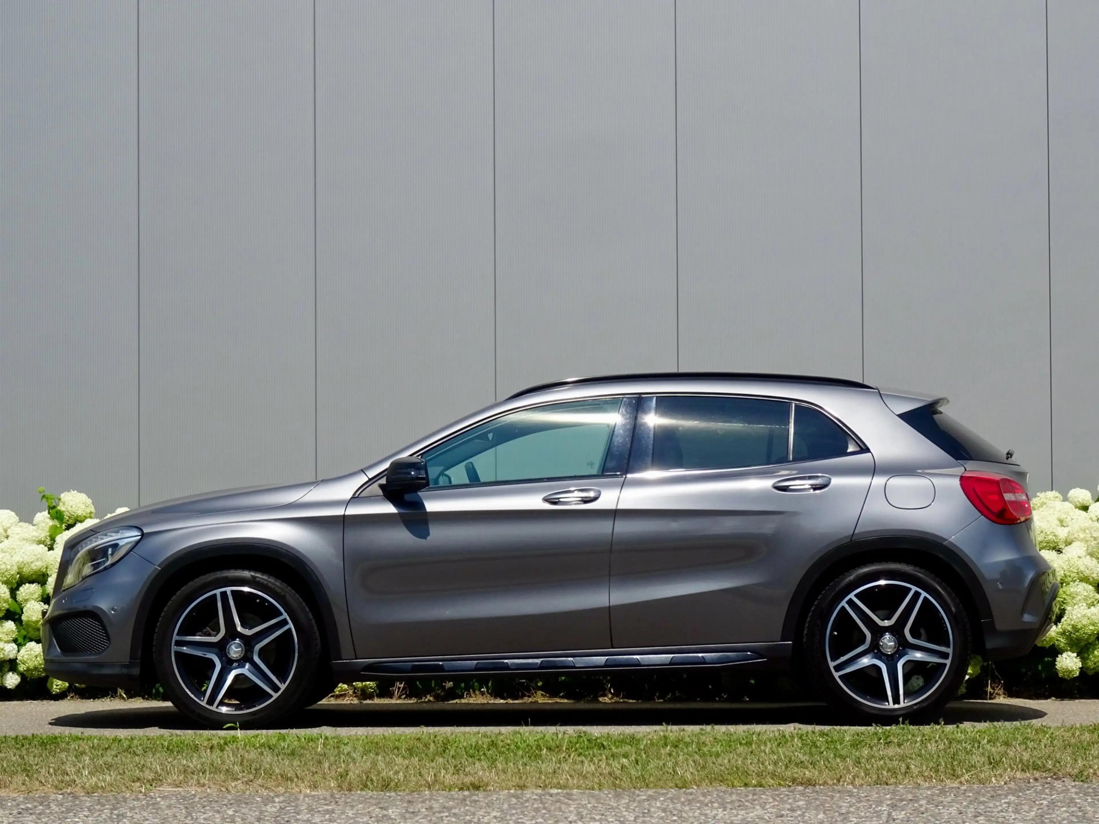Mercedes-Benz GLA 250 4Matic /// AMG - Edition 1 /// Alcantra/Leer / Dea — photo 5