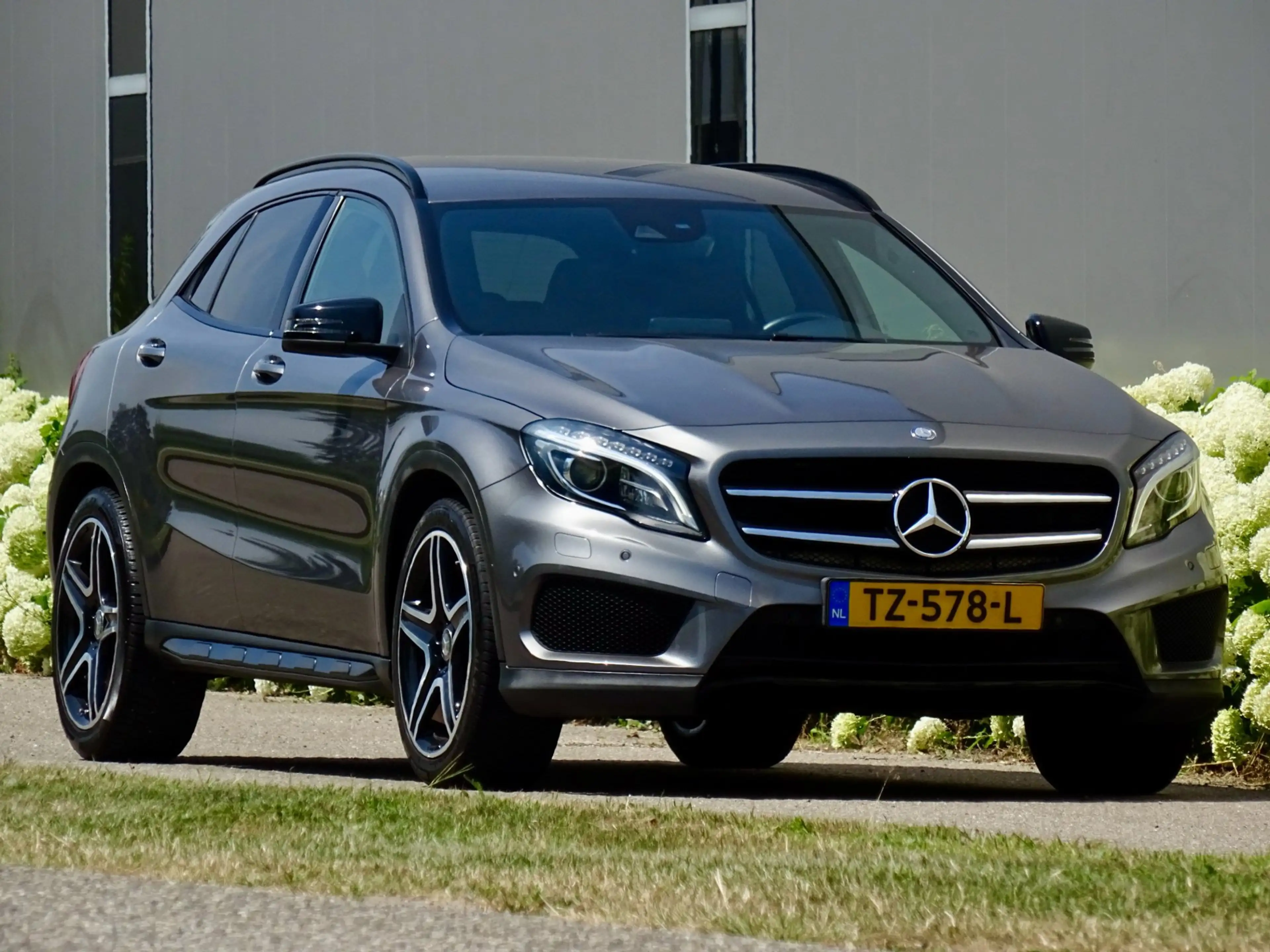 Mercedes-Benz GLA 250 4Matic /// AMG - Edition 1 /// Alcantra/Leer / Dea — photo 19