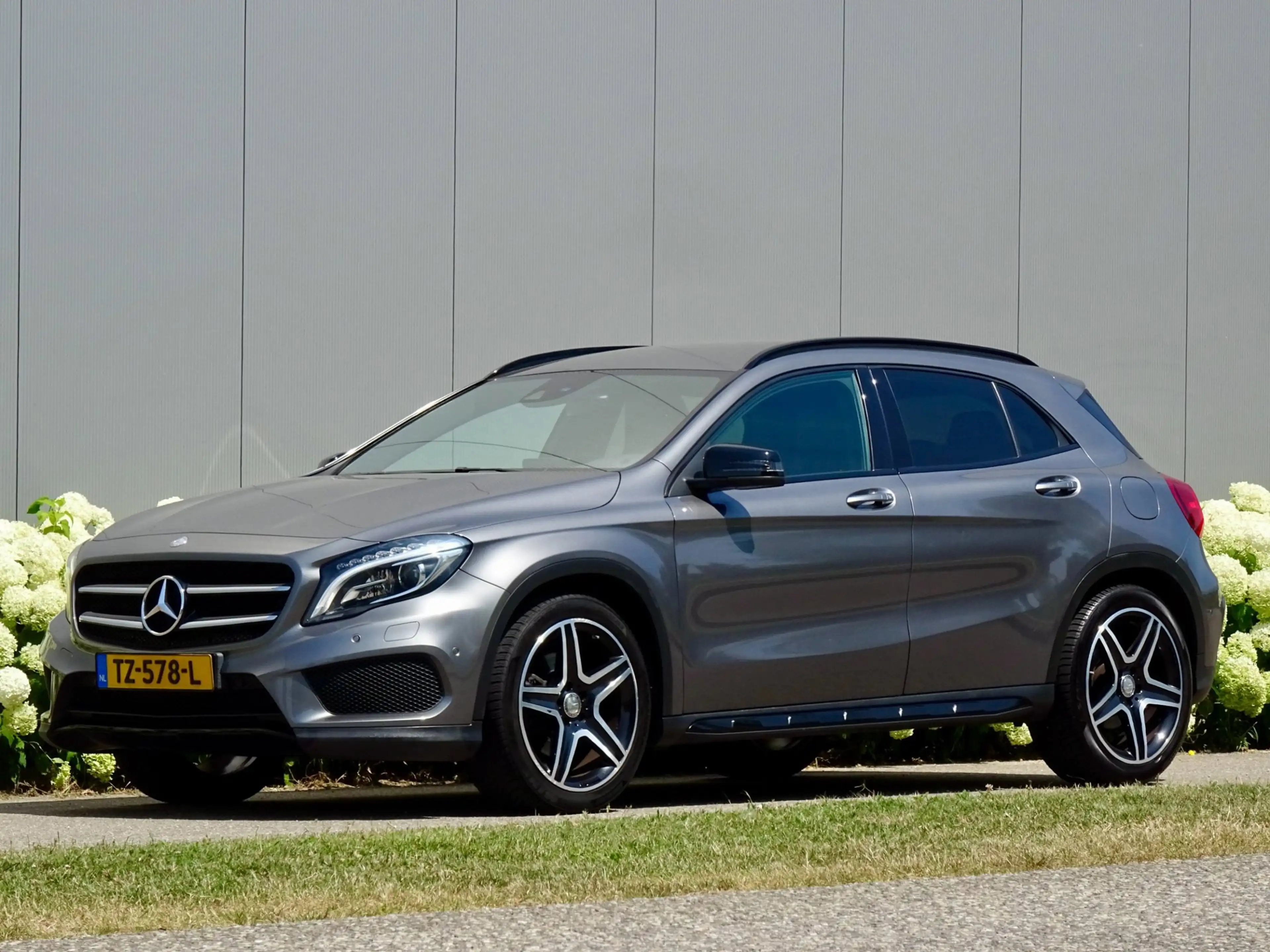 Mercedes-Benz GLA 250 4Matic /// AMG - Edition 1 /// Alcantra/Leer / Dea — photo 9