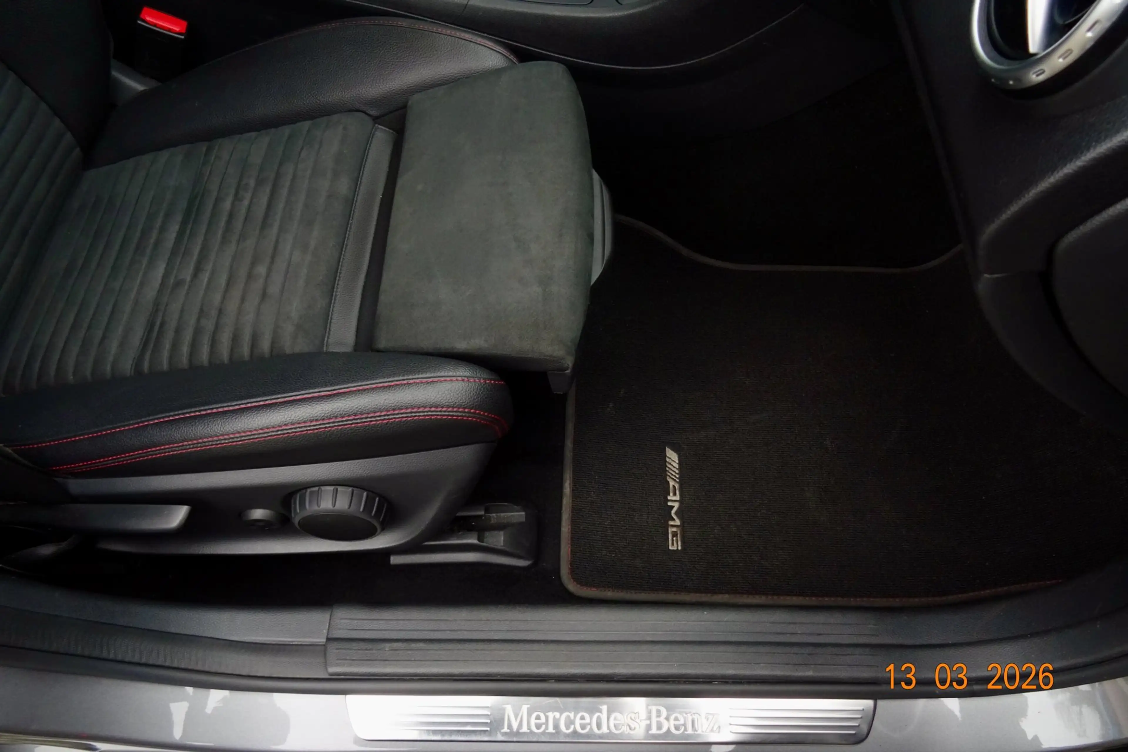 Mercedes-Benz GLA 250 4Matic /// AMG - Edition 1 /// Alcantra/Leer / Dea — photo 13