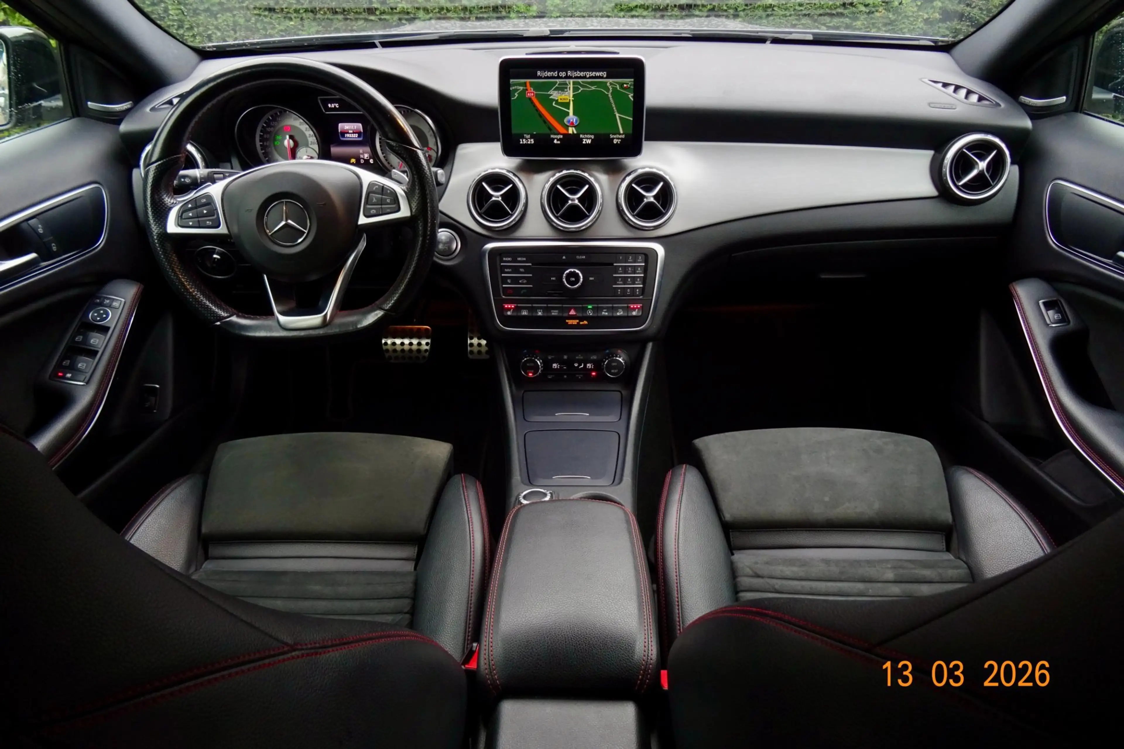 Mercedes-Benz GLA 250 4Matic /// AMG - Edition 1 /// Alcantra/Leer / Dea — photo 18