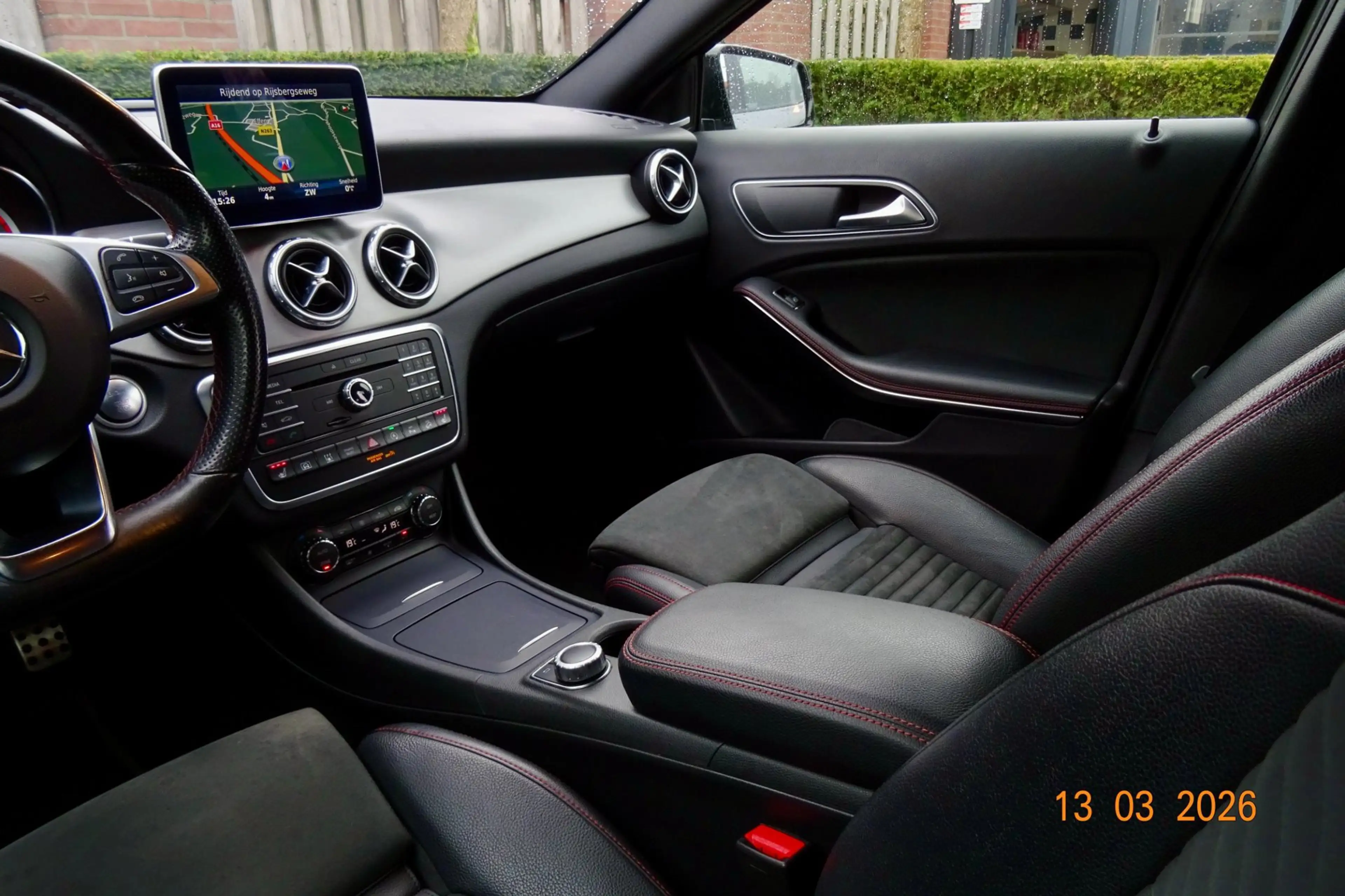 Mercedes-Benz GLA 250 4Matic /// AMG - Edition 1 /// Alcantra/Leer / Dea — photo 11