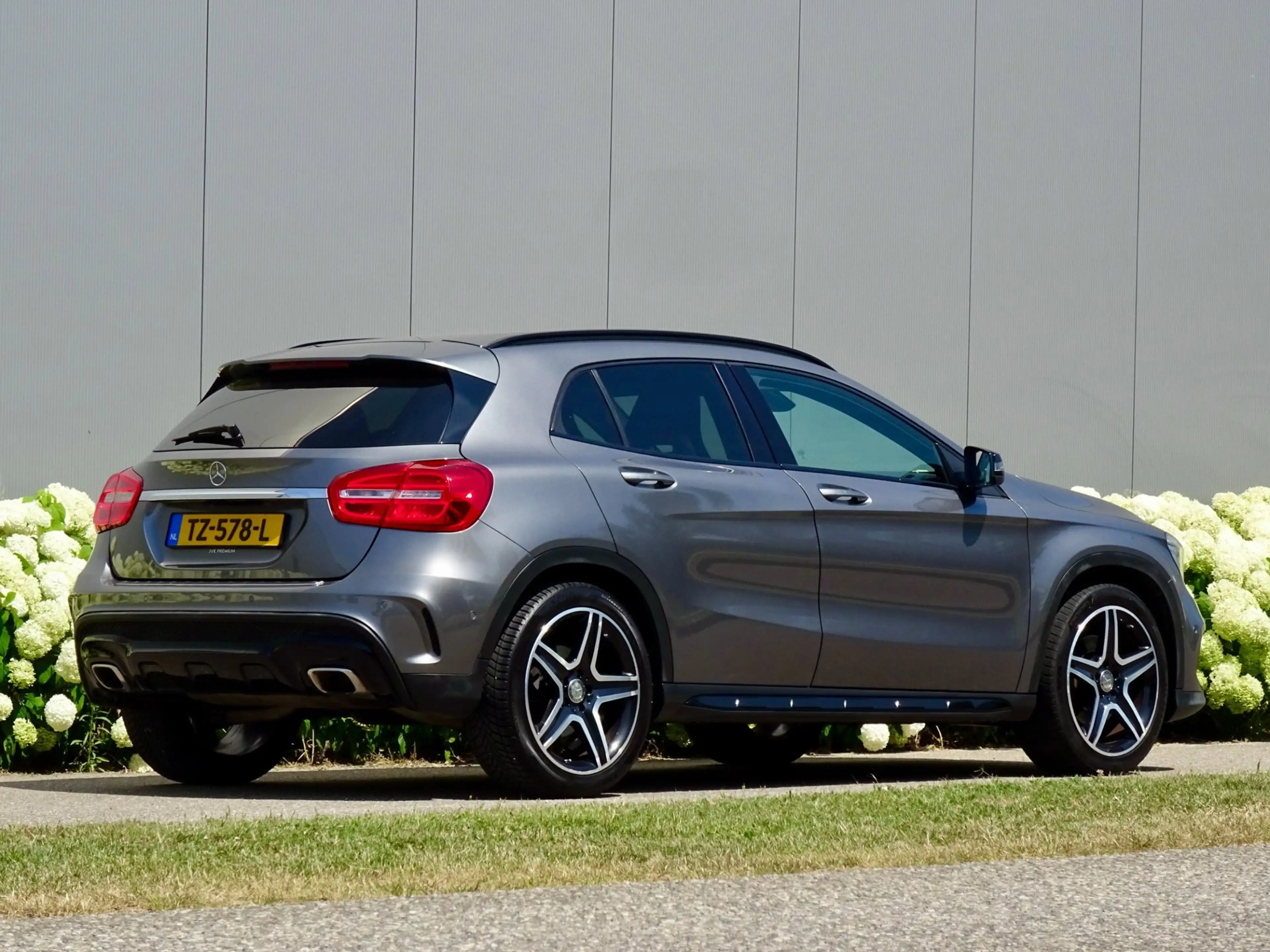 Mercedes-Benz GLA 250 4Matic /// AMG - Edition 1 /// Alcantra/Leer / Dea — photo 10