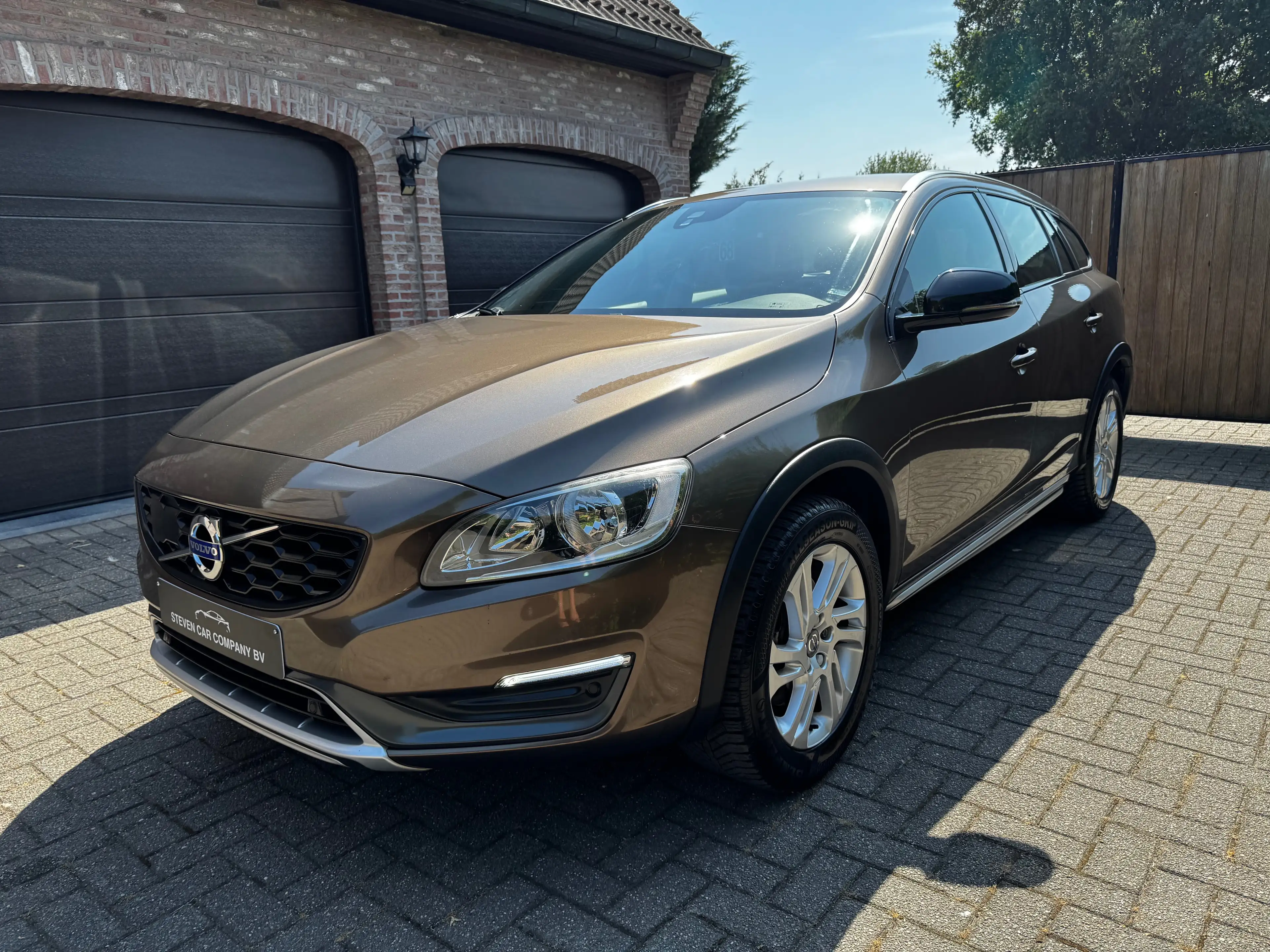 Volvo V60 Cross Country | LED | CRUISE CONTROL | DUAL AUTO A/C | LEDER | NAVI | PDC | — photo 2