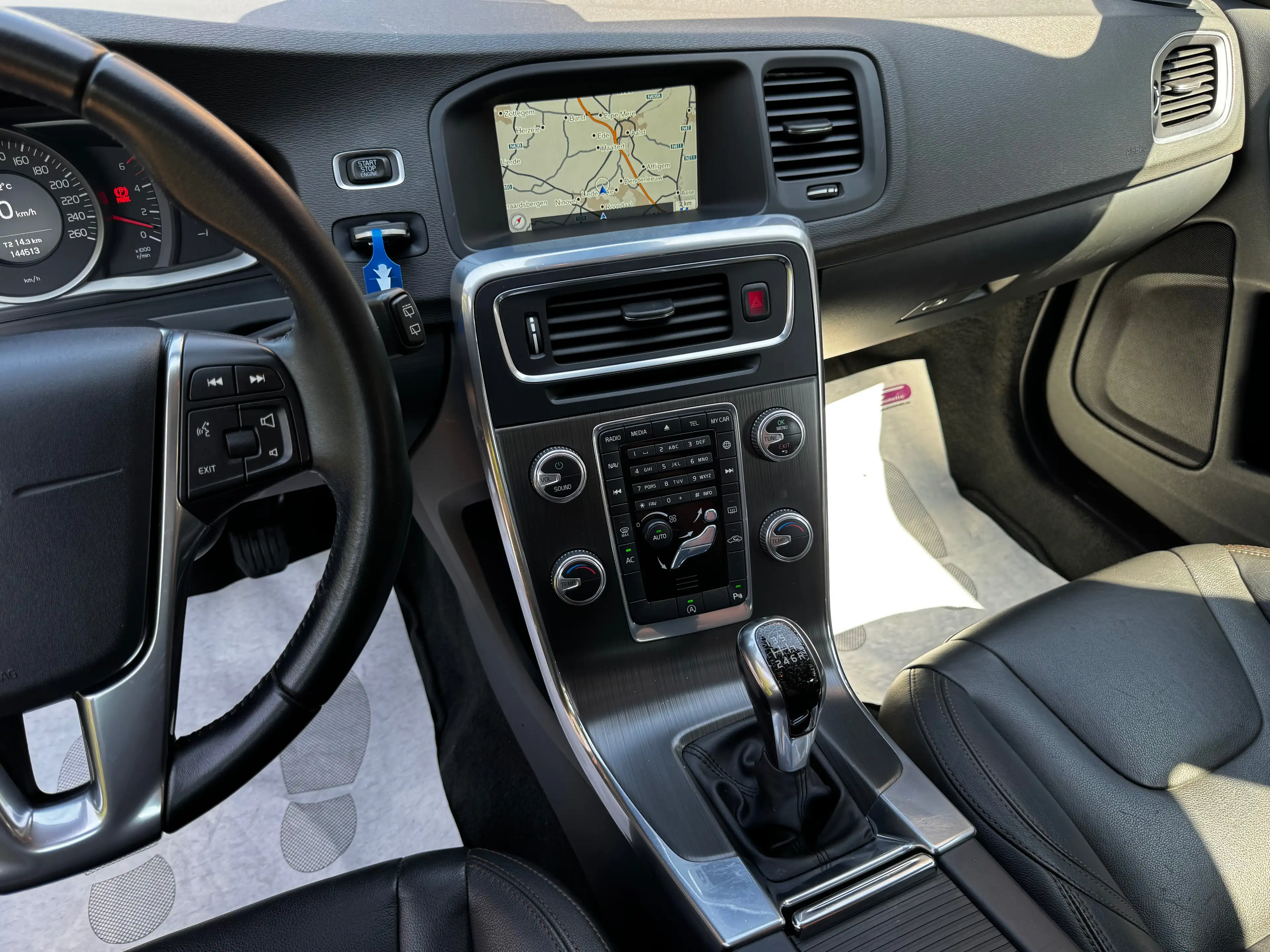 Volvo V60 Cross Country | LED | CRUISE CONTROL | DUAL AUTO A/C | LEDER | NAVI | PDC | — photo 8