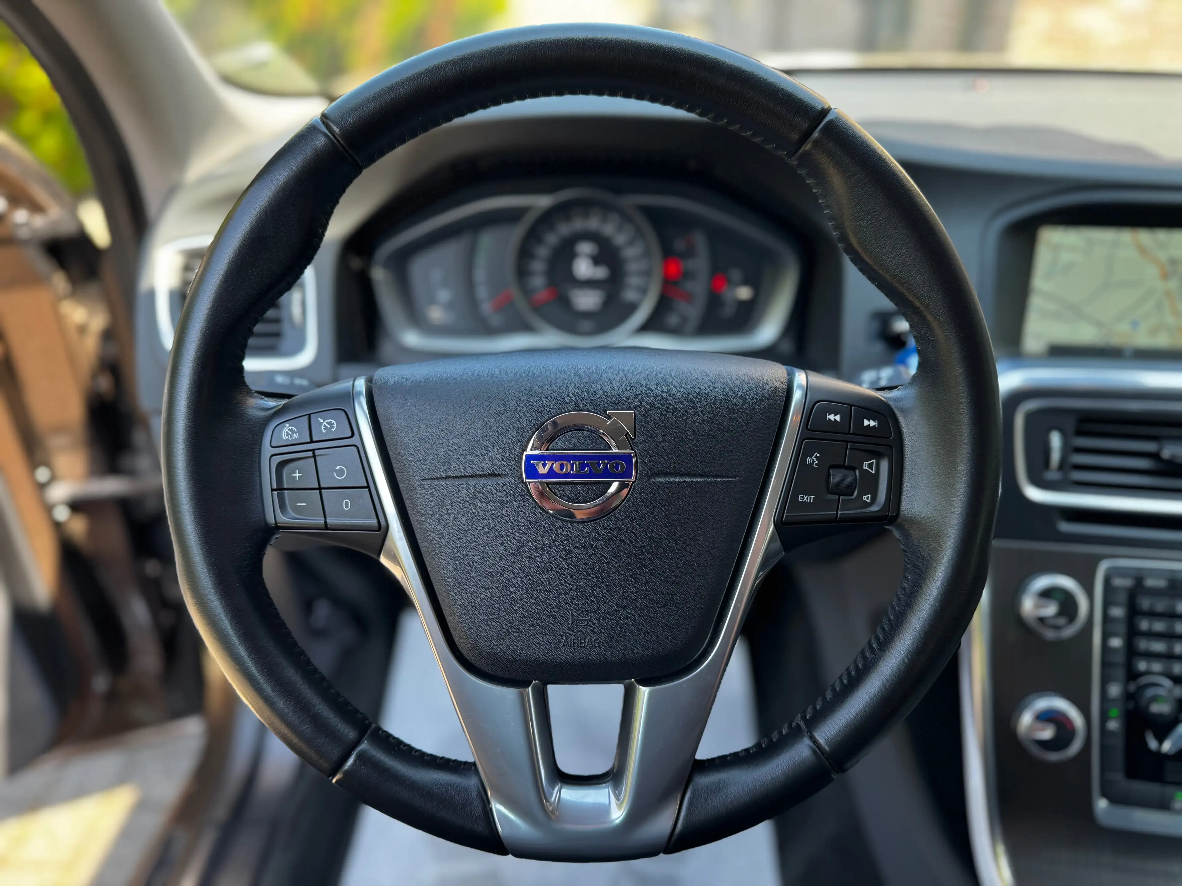 Volvo V60 Cross Country | LED | CRUISE CONTROL | DUAL AUTO A/C | LEDER | NAVI | PDC | — photo 6