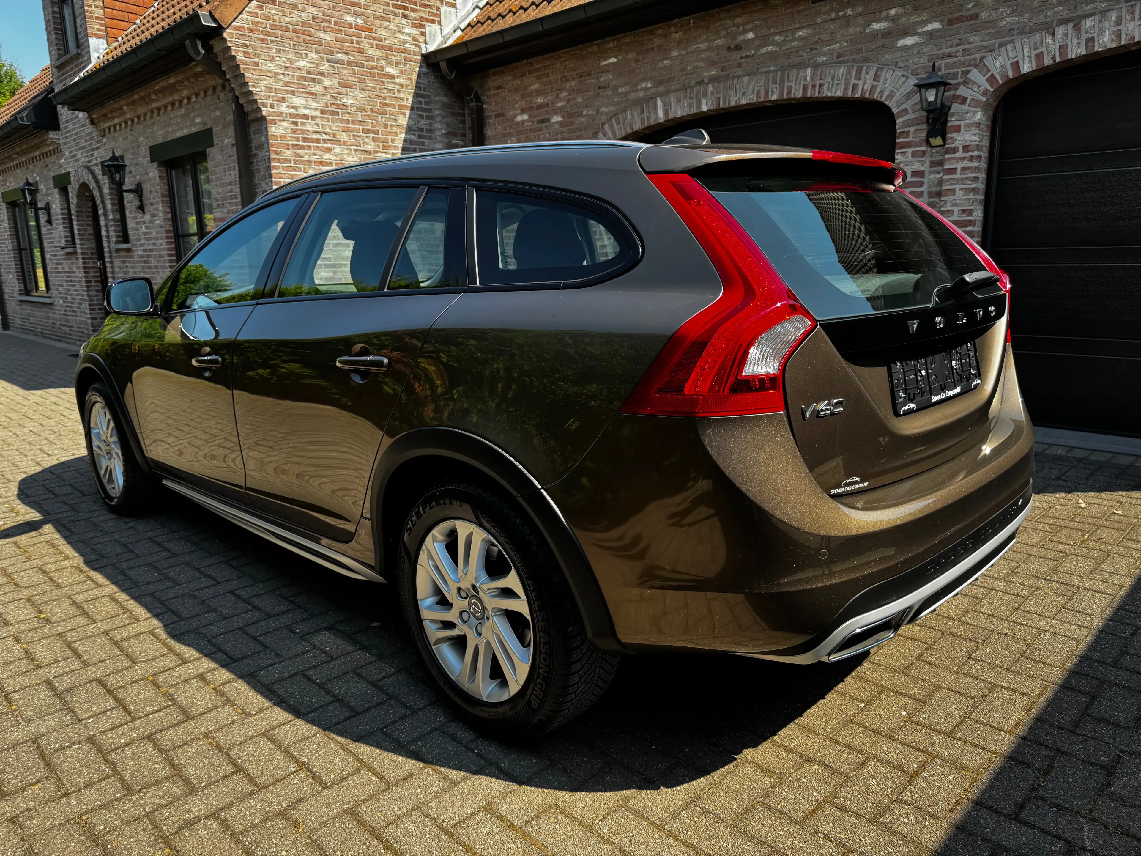 Volvo V60 Cross Country | LED | CRUISE CONTROL | DUAL AUTO A/C | LEDER | NAVI | PDC | — photo 15