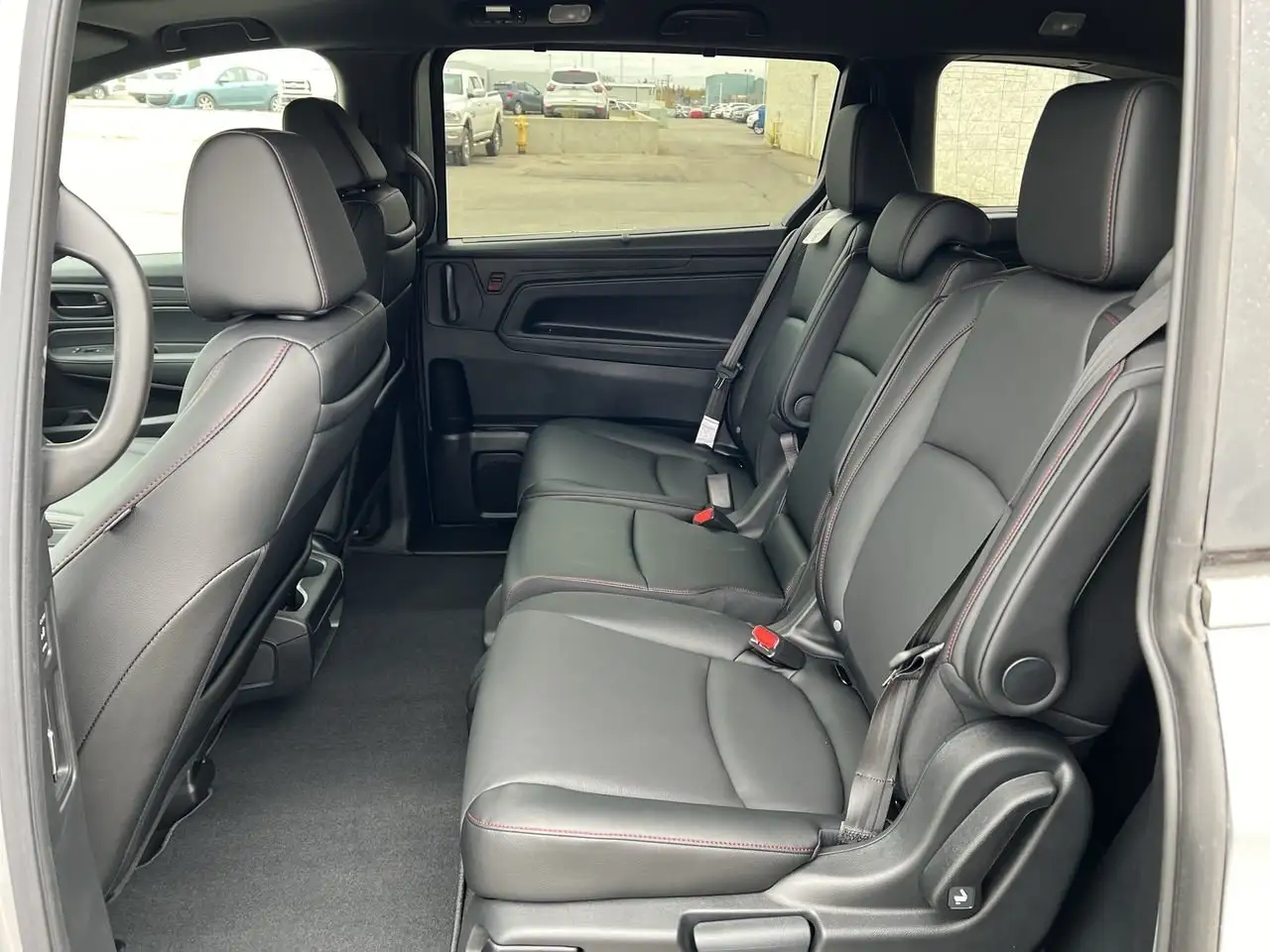 Honda Odyssey снимка Honda Odyssey