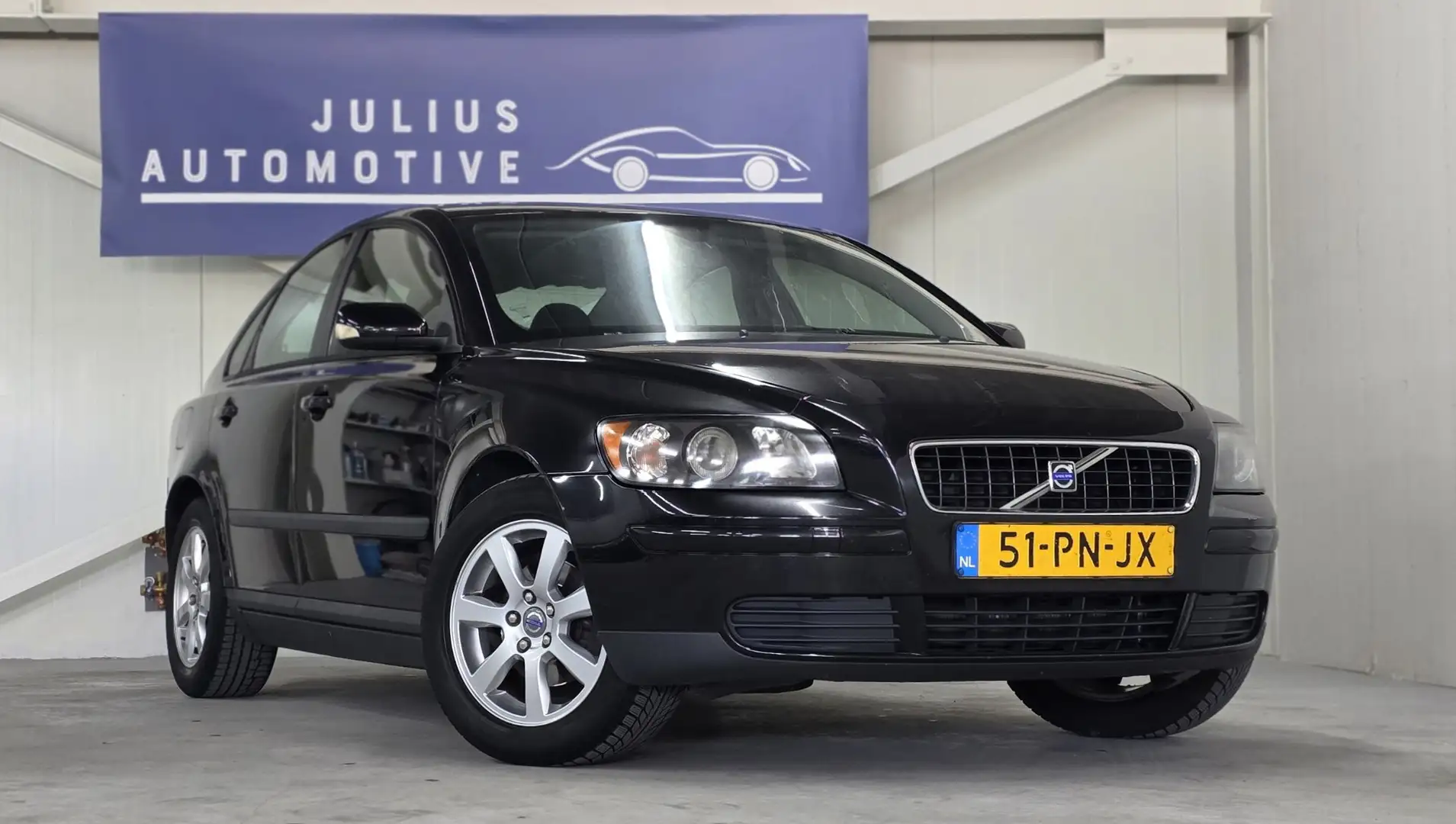 Volvo S40 1.8 100% Onderhouden Trekhaak Premium Audio Airco Zwart - 2