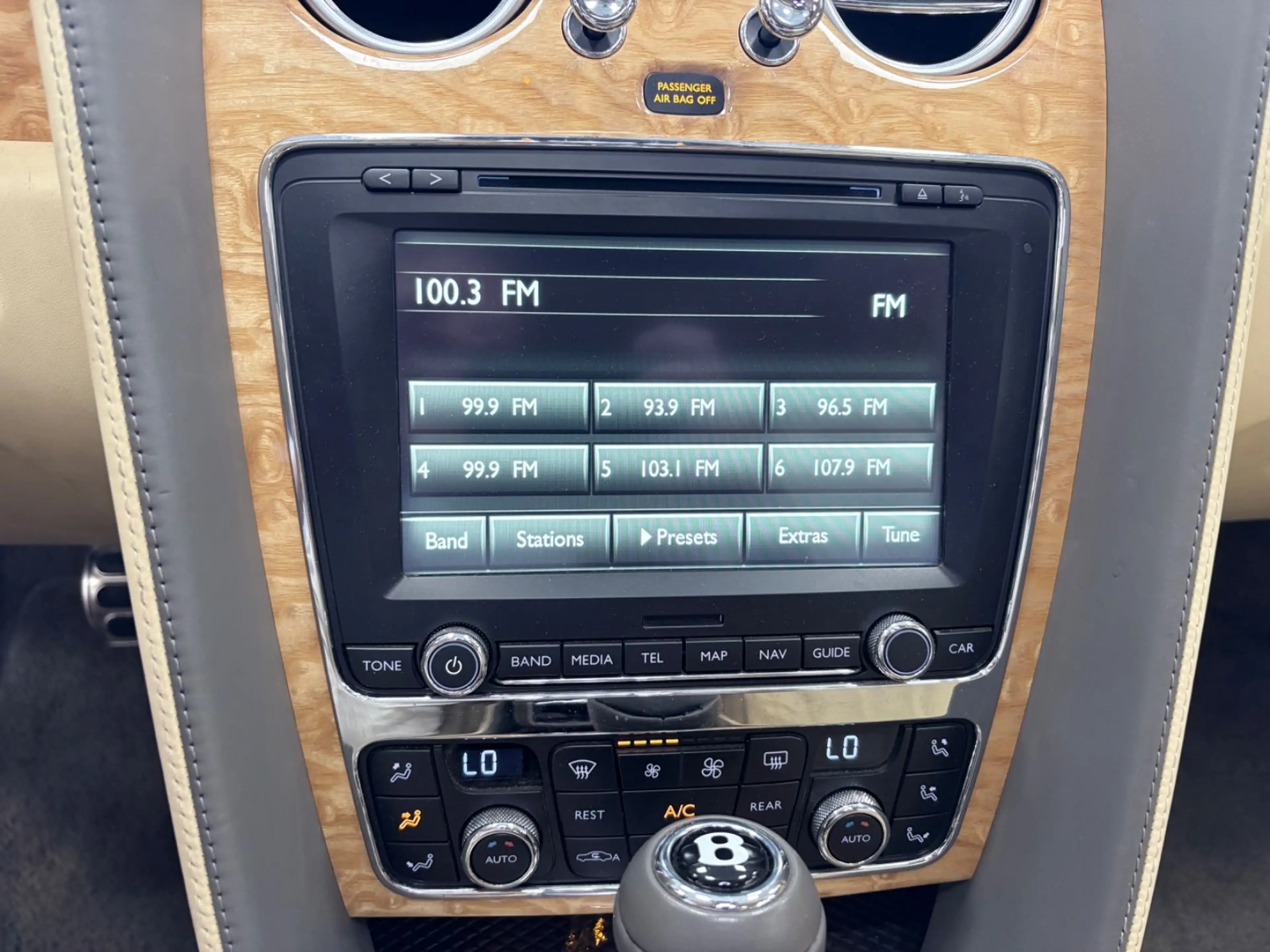 Bentley Flying Spur — photo 15