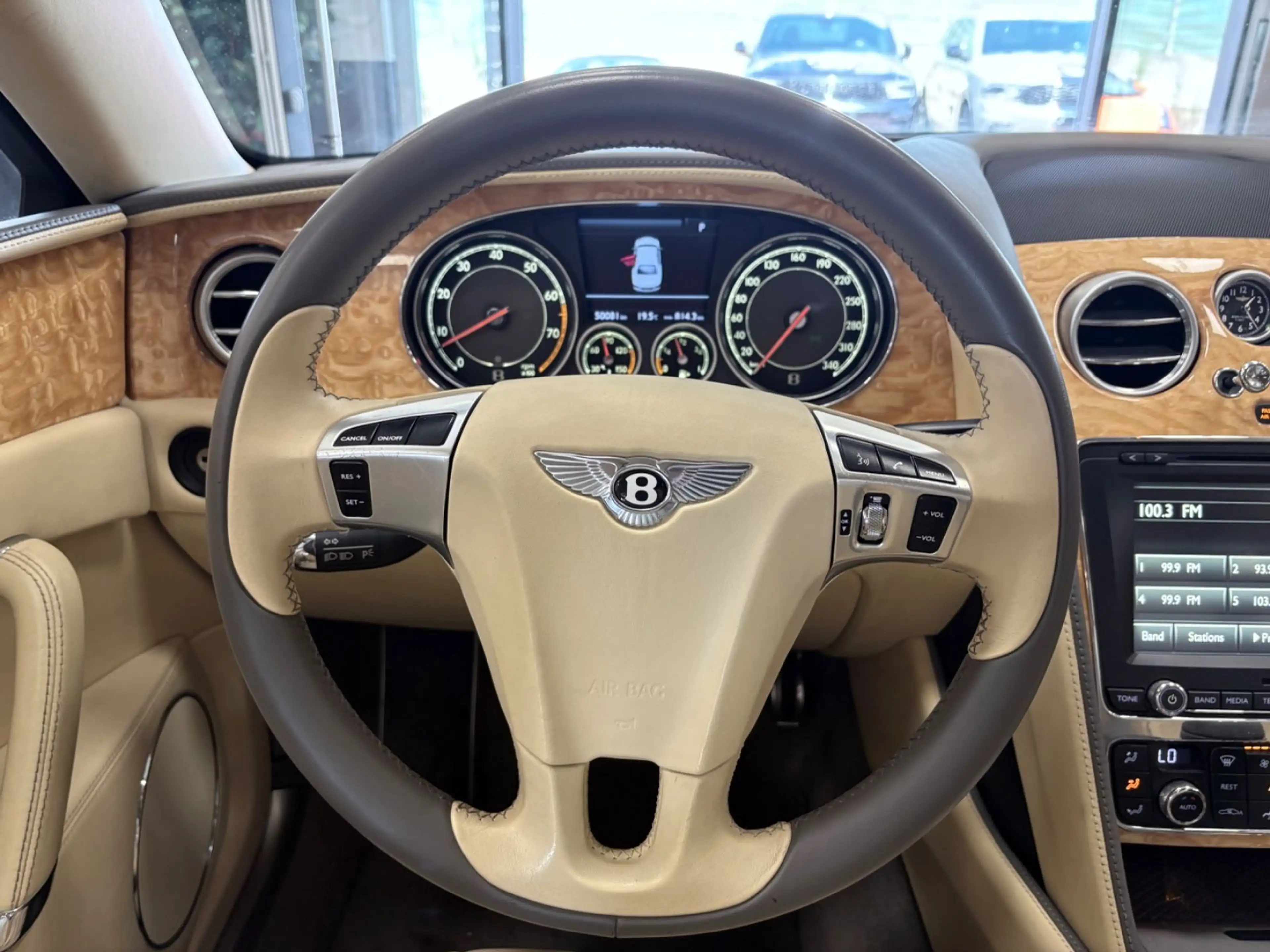 Bentley Flying Spur — photo 14