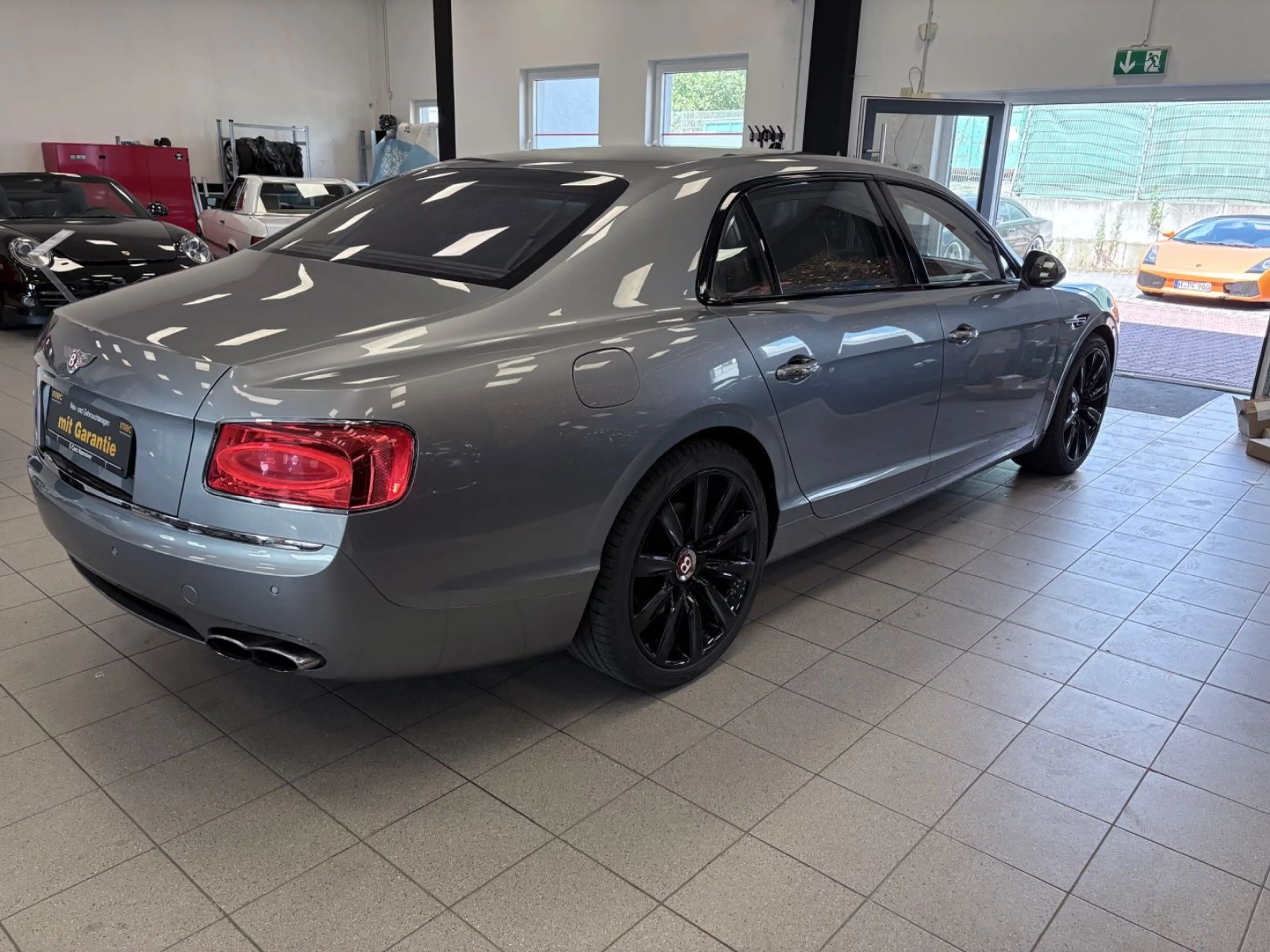 Bentley Flying Spur — photo 8