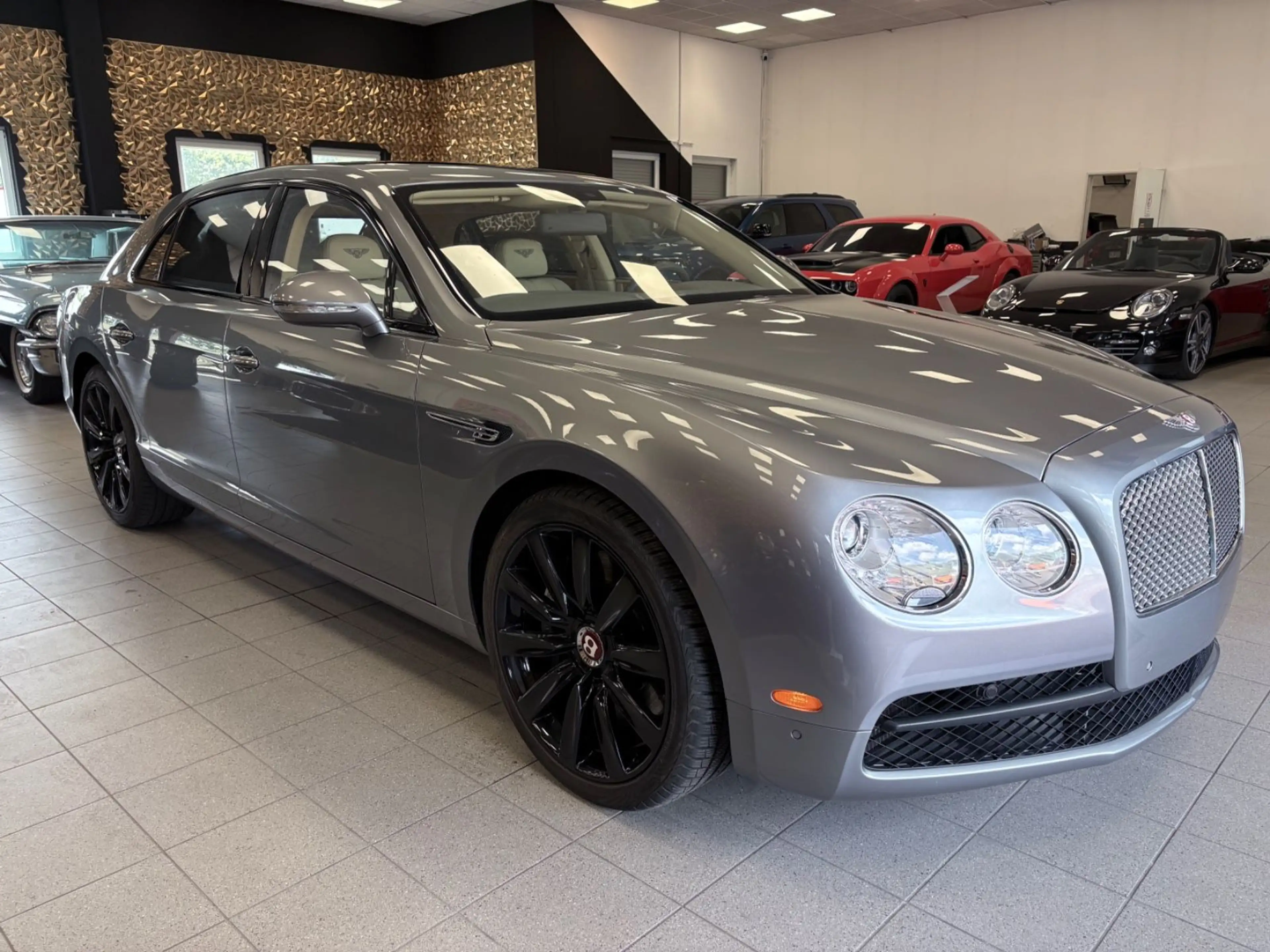 Bentley Flying Spur — photo 9
